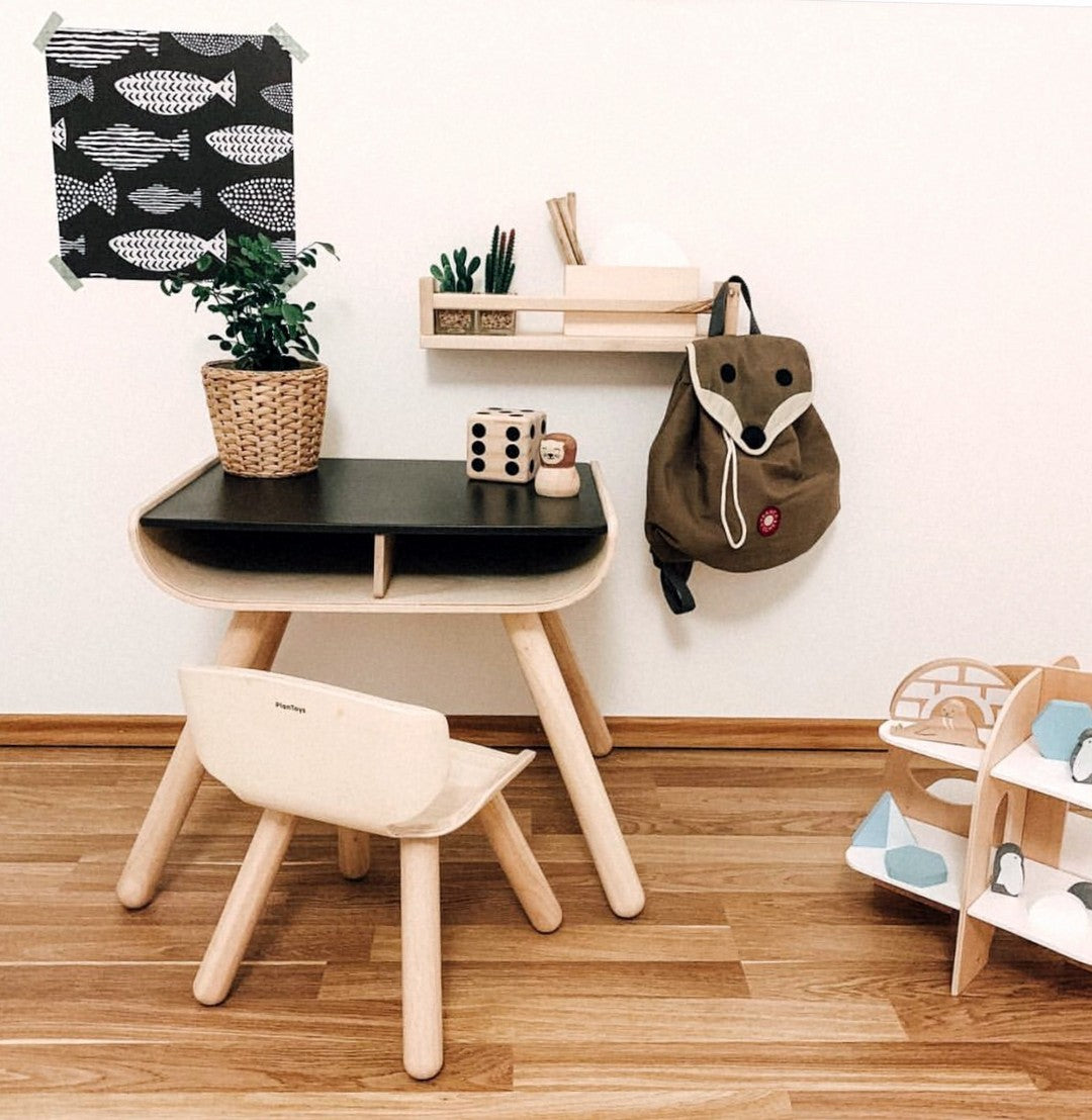plantoys table & chair set