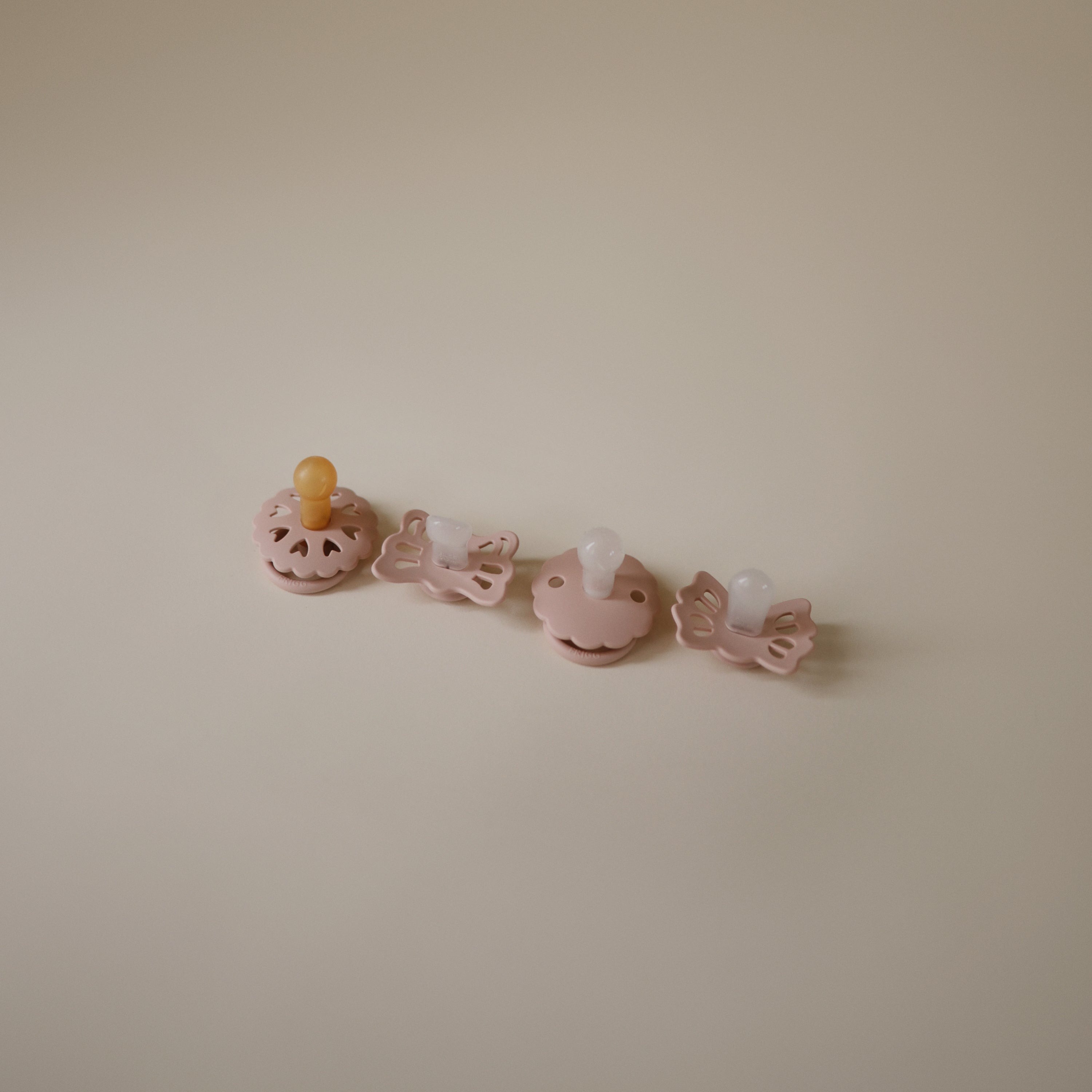 FRIGG Baby's First Pacifier Floral Heart (Blush) 4-Pack FRIGG PACIFIERS Mushie