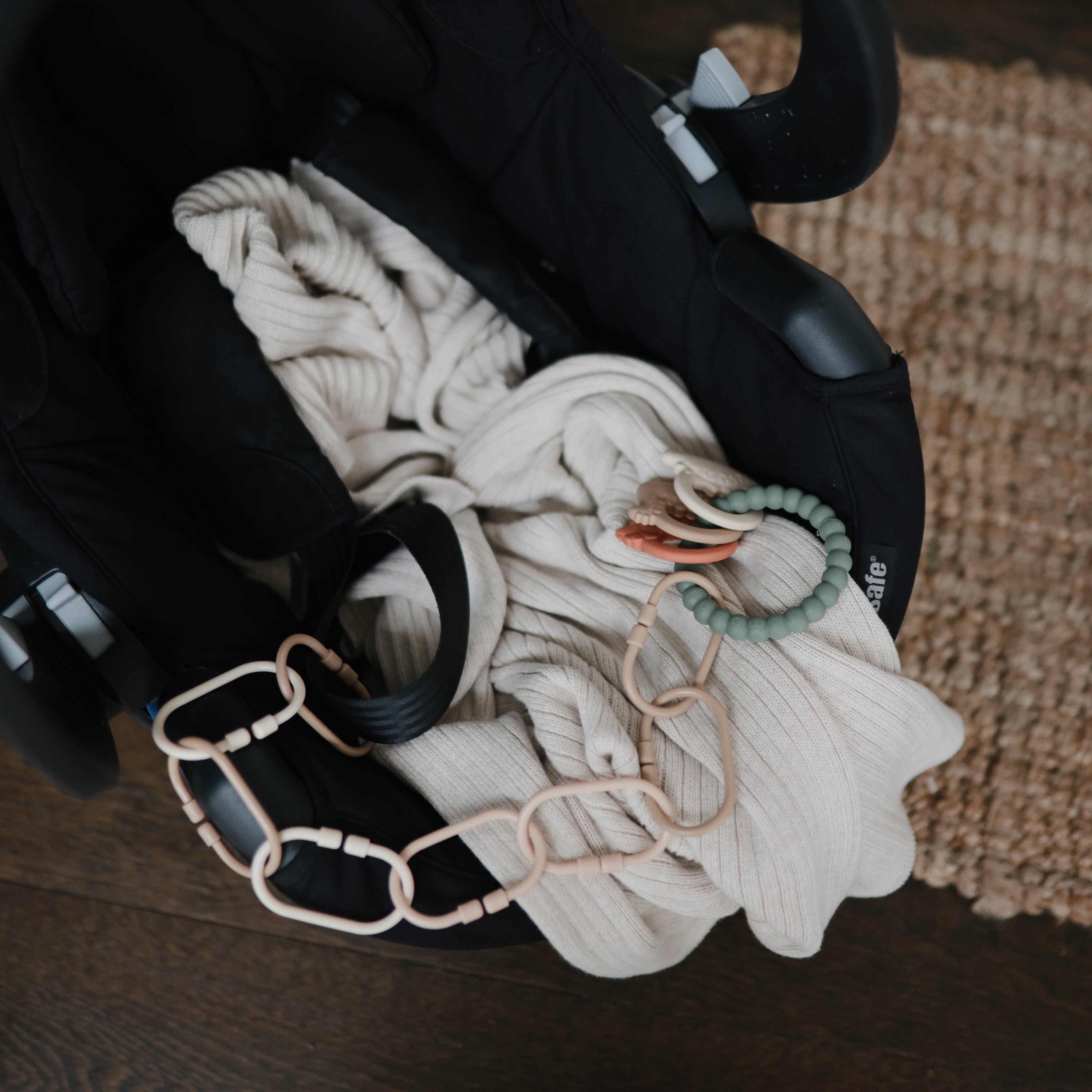 Chain Link Rings toys Mushie