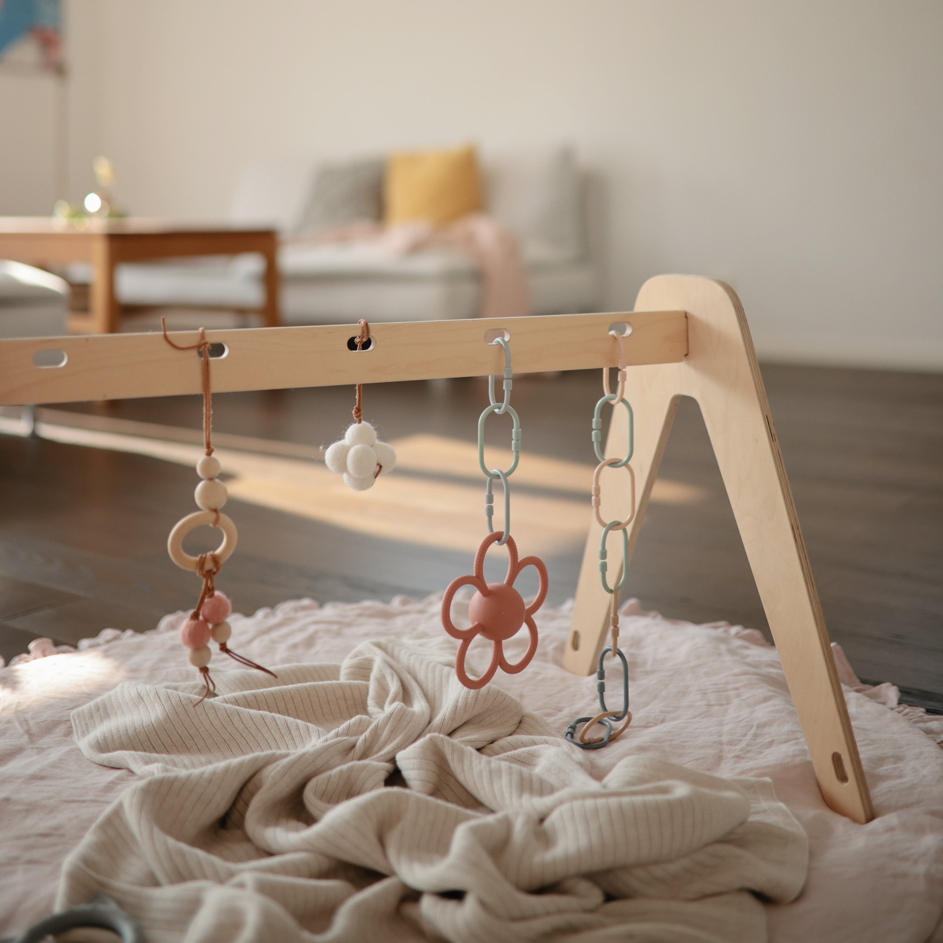 Daisy Rattle Teether toys Mushie