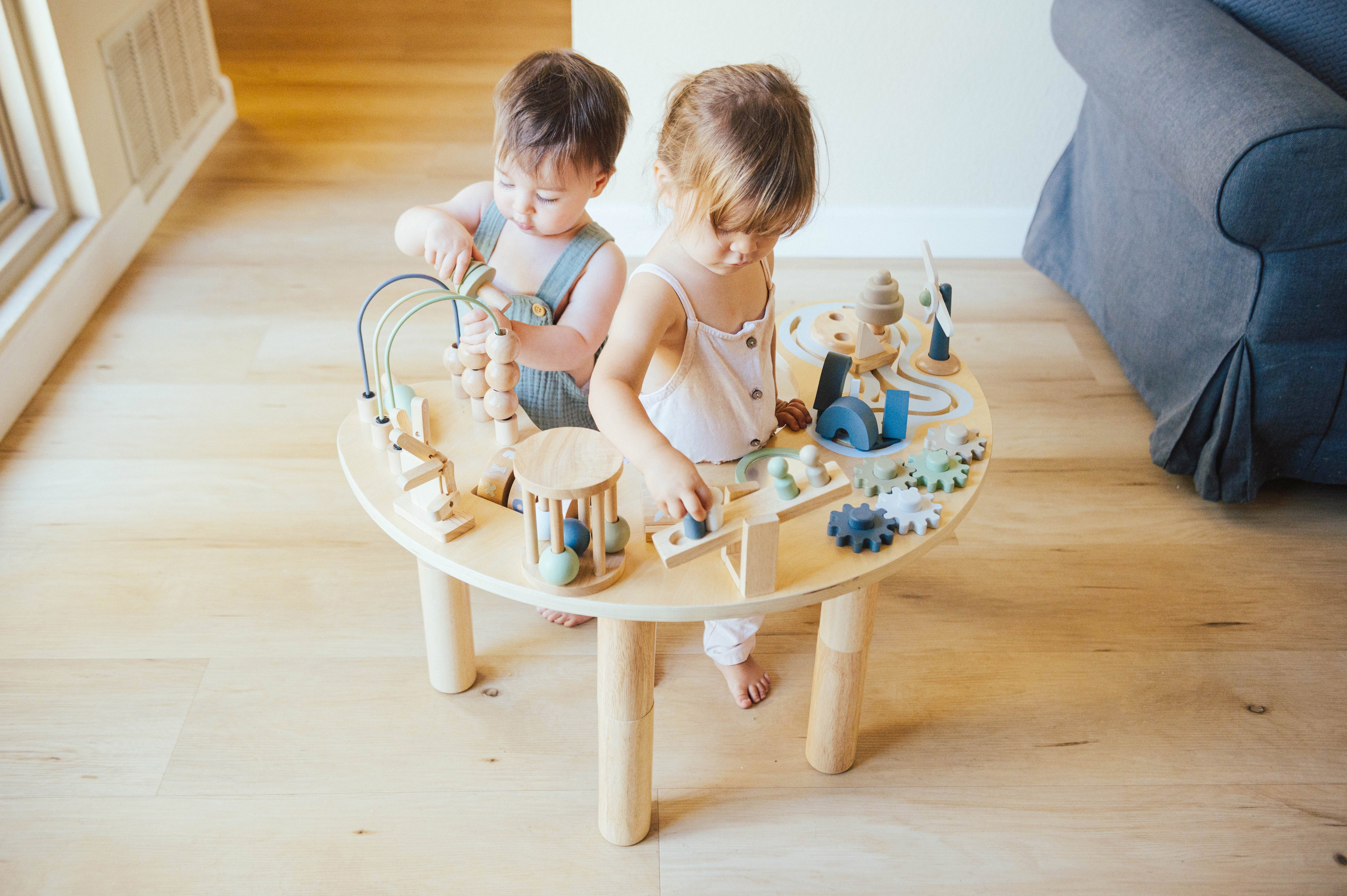 Hi-Lo Activity Table Wonder and Wise