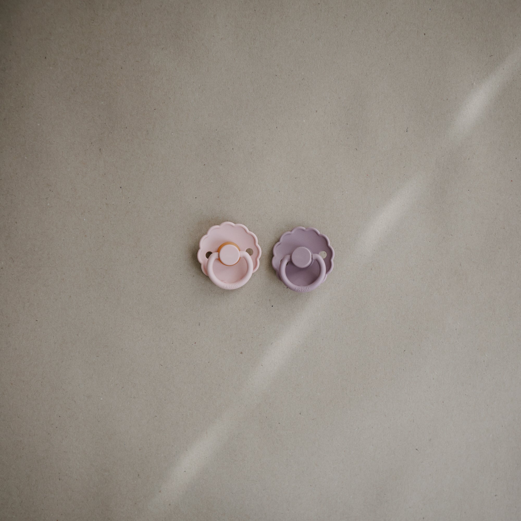 FRIGG Daisy Natural Rubber Pacifier 2-Pack FRIGG PACIFIERS Mushie