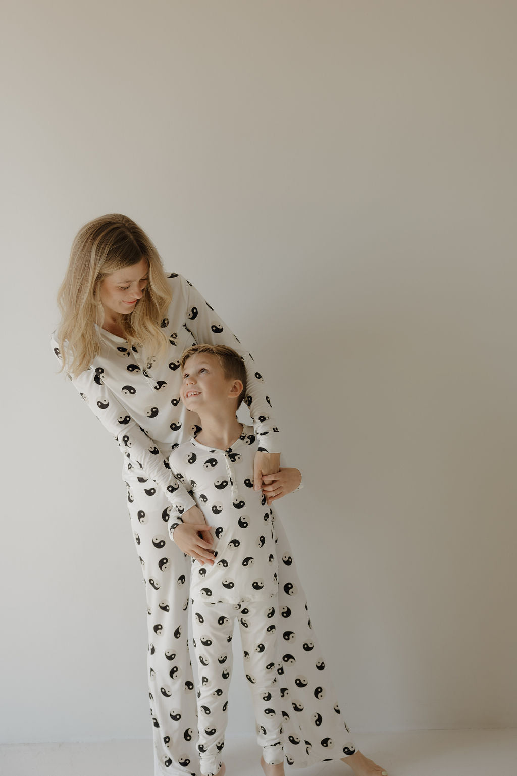Women's Long Sleeve Bamboo Pajama | Black & White Yin Yang