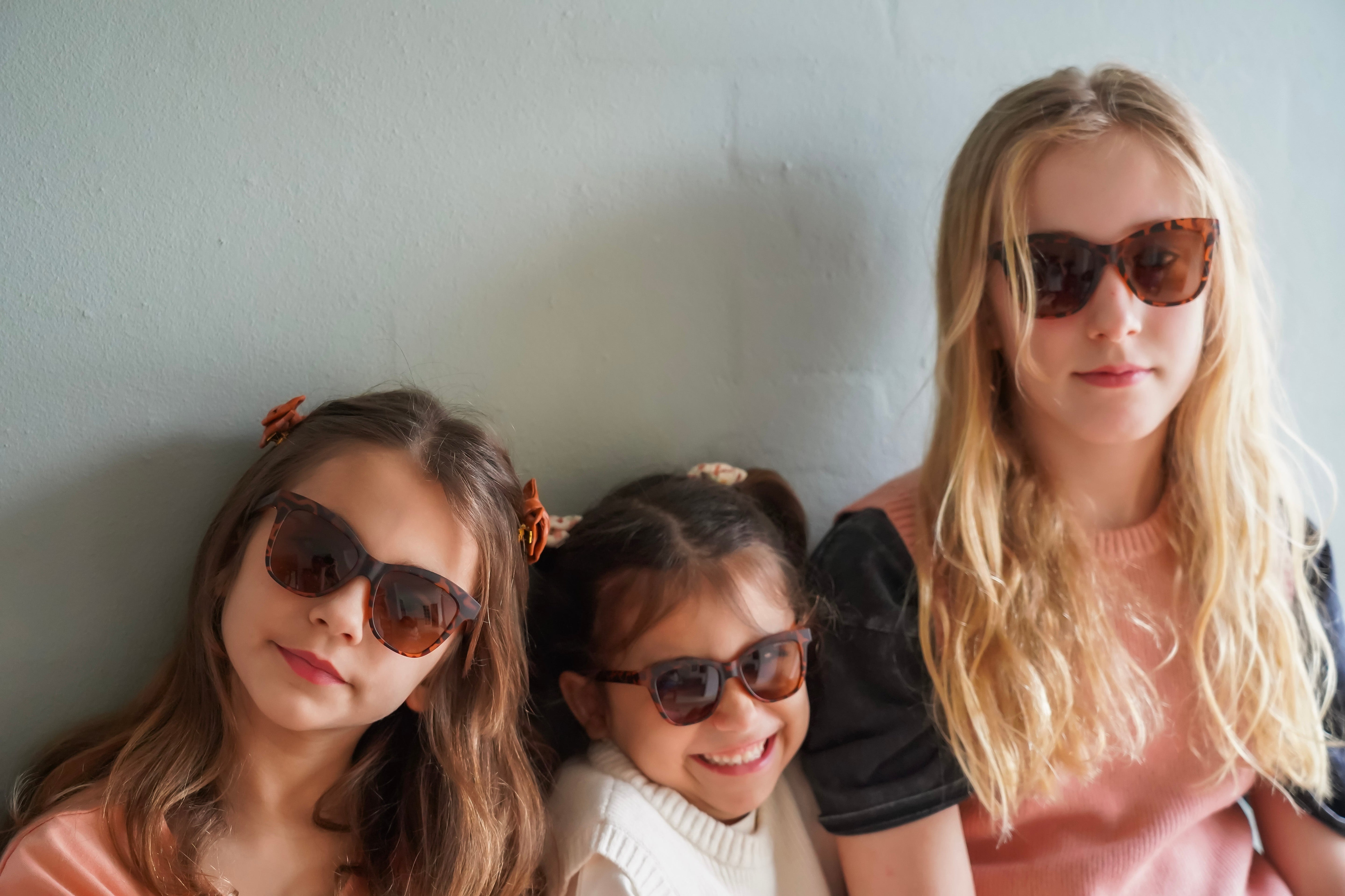 Iconic Wayfarer Ombre | Polarized Sunglasses | Adult | 15+ Y | Desert Teal Ombre