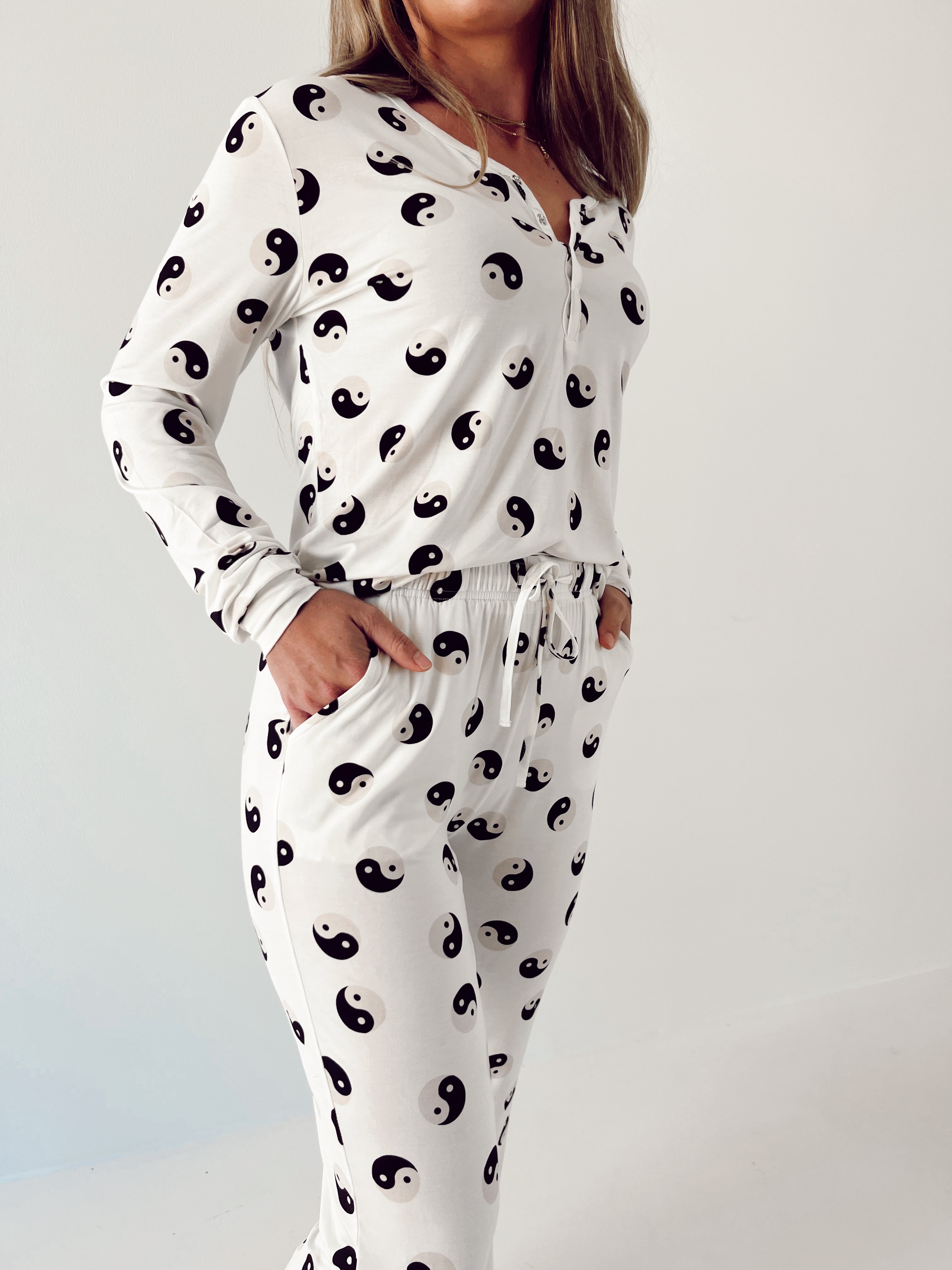 Women's Long Sleeve Bamboo Pajama | Black & White Yin Yang
