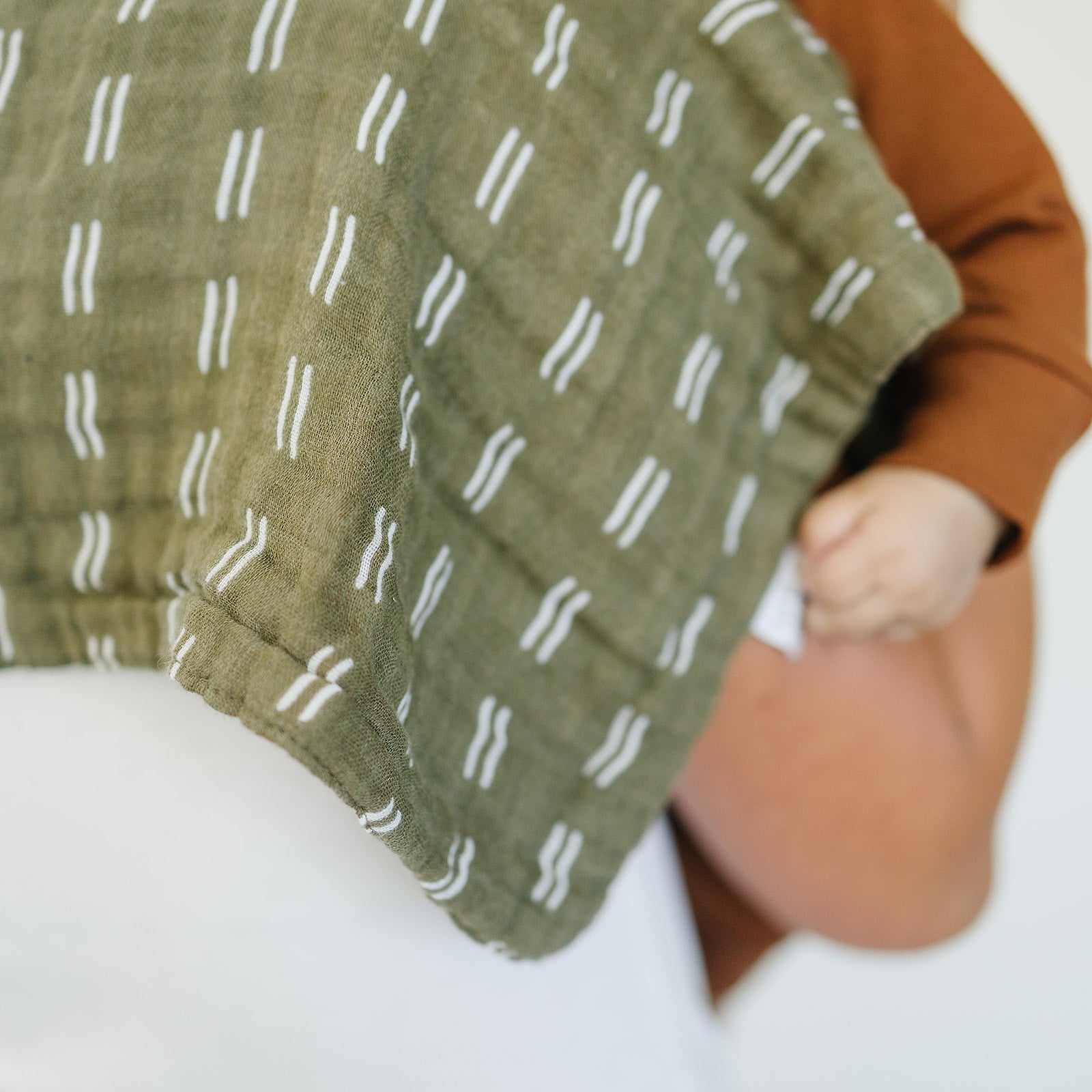 Olive Strokes Muslin Burp Cloth Mebie Baby