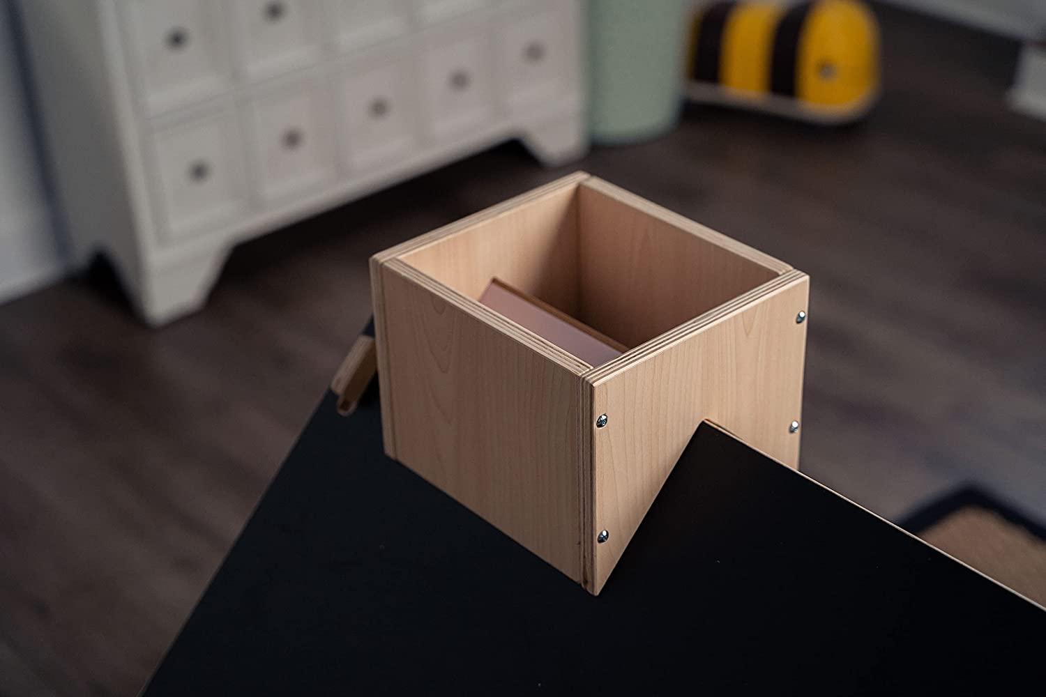 Evergreen- Children's Playhouse with Chalkboard Roof Indoor Avenlur.com