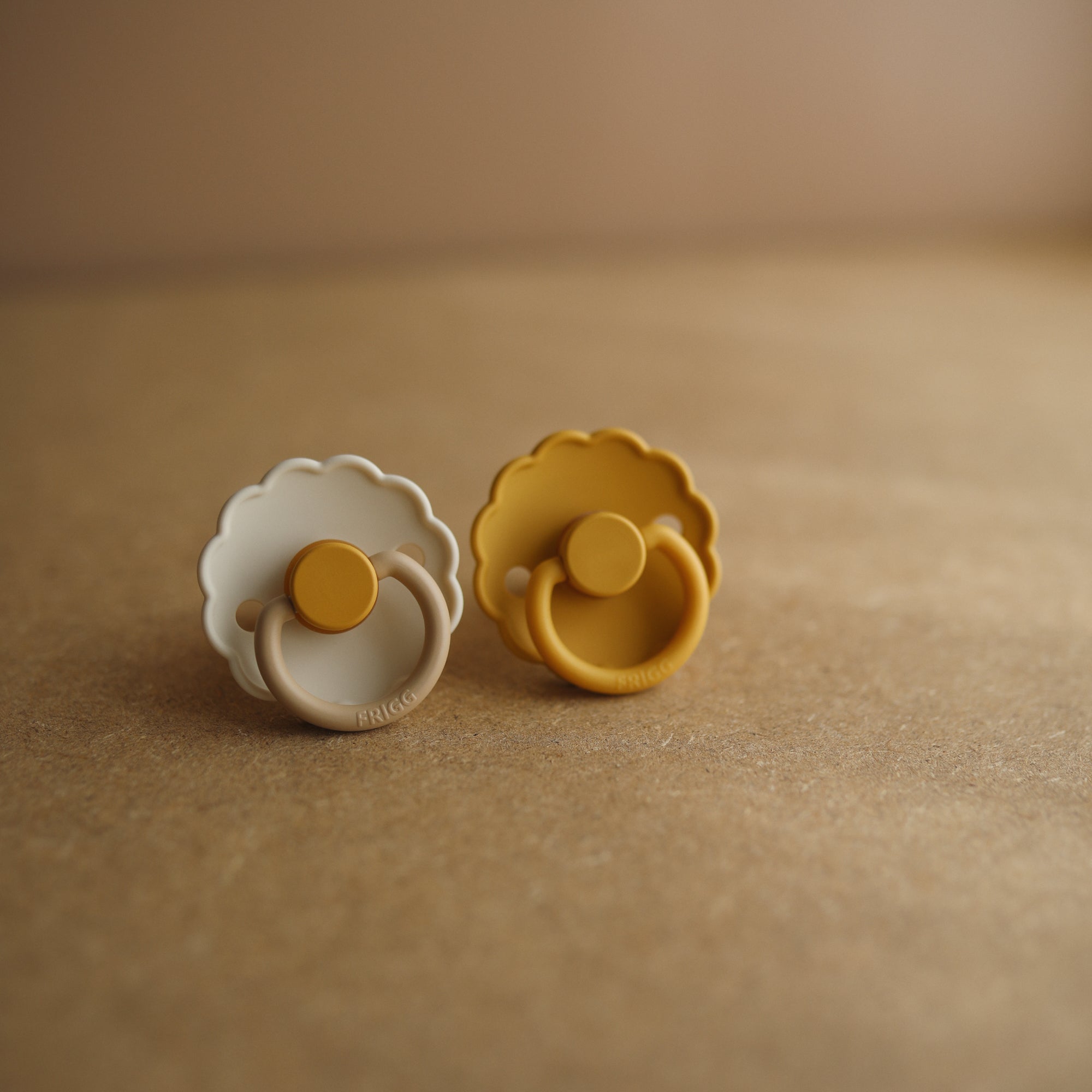FRIGG Daisy Natural Rubber Pacifier 2-Pack FRIGG PACIFIERS Mushie