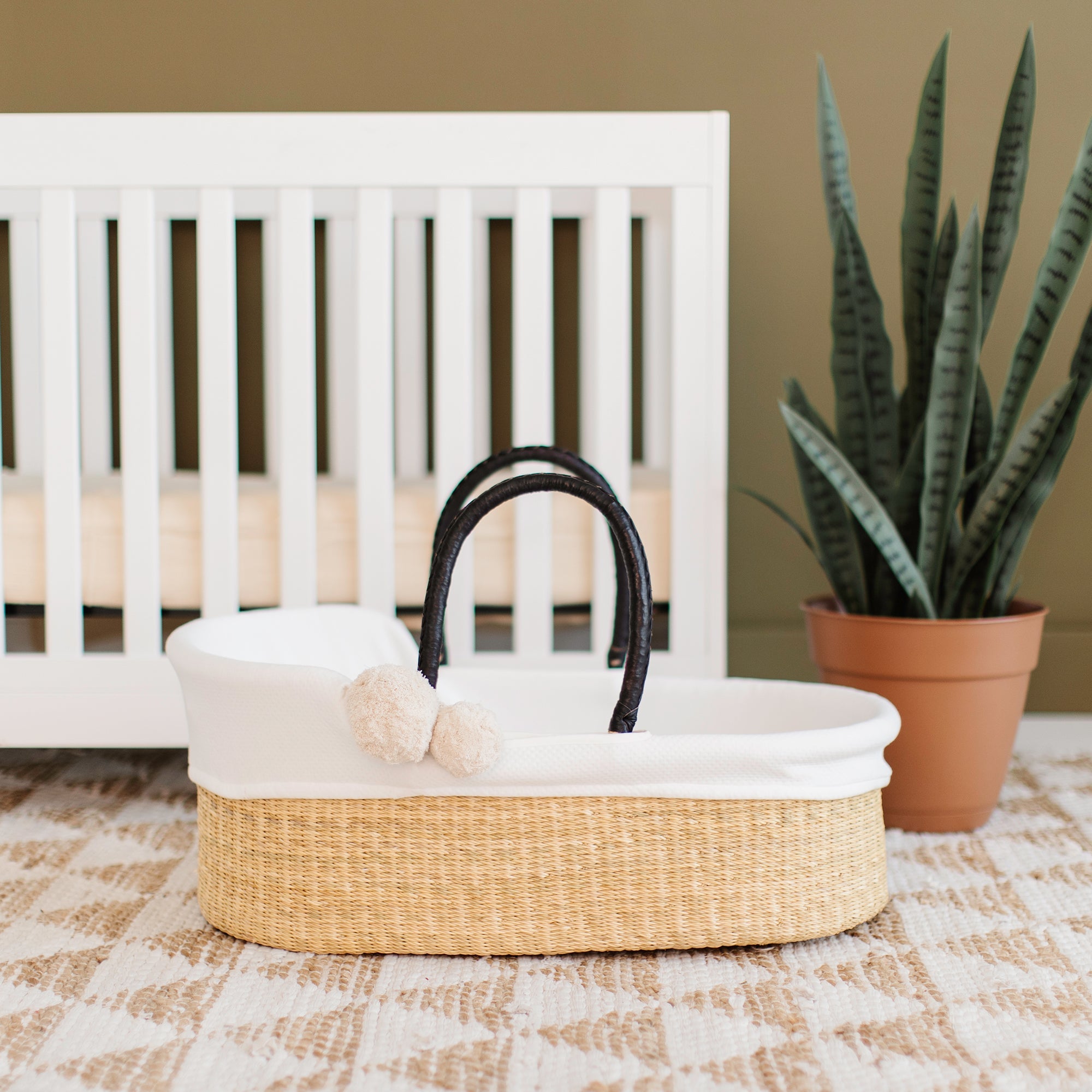 Black Handle Moses Basket