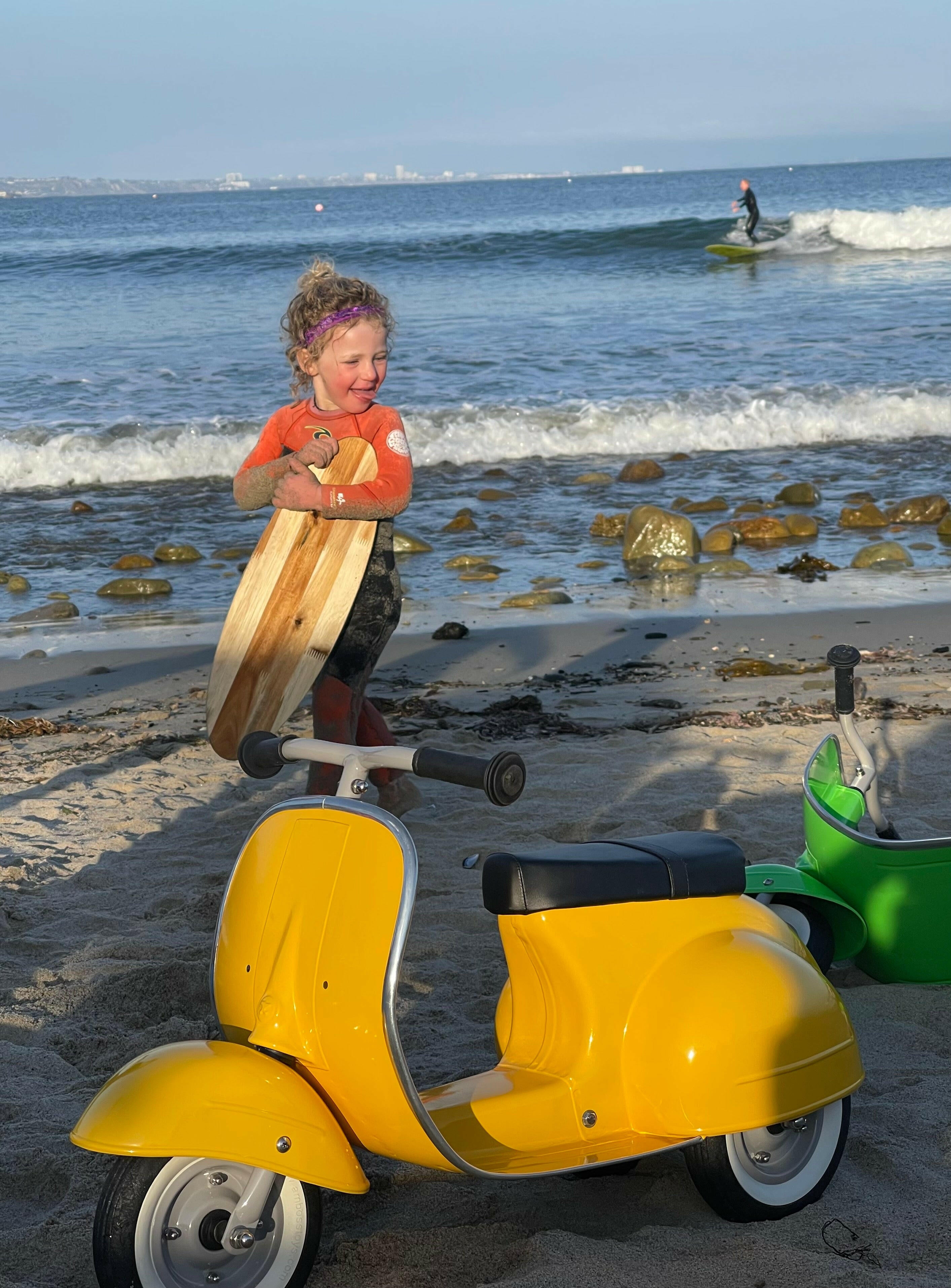 PRIMO Ride On Kids Toy Classic Scooters Riding Scooters Ambosstoys LLC Bumble Bee Yellow