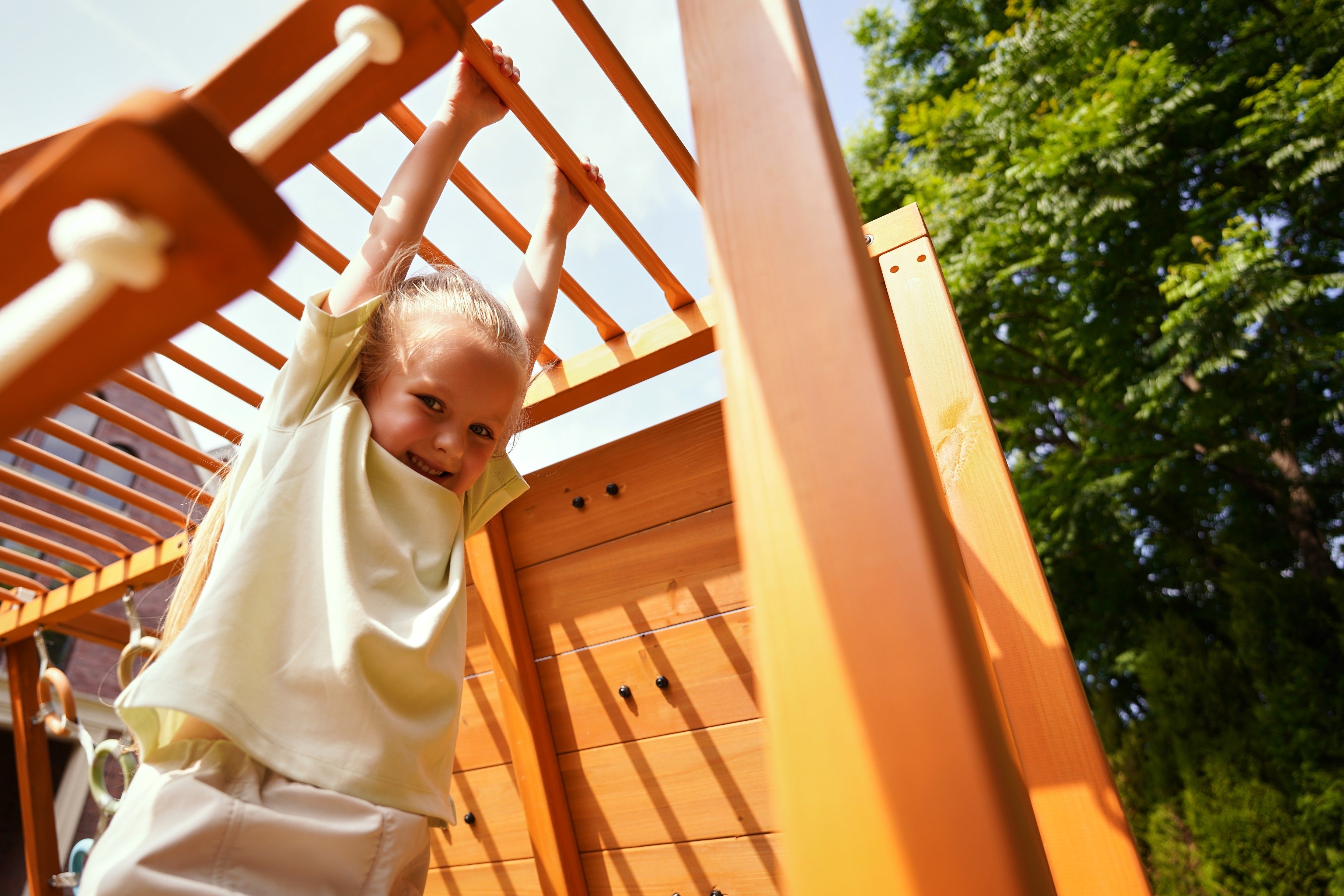 Sycamore - Backyard Ultimate Climbing Set with 2 Swings And Trapeze Bar Outdoor Avenlur.com