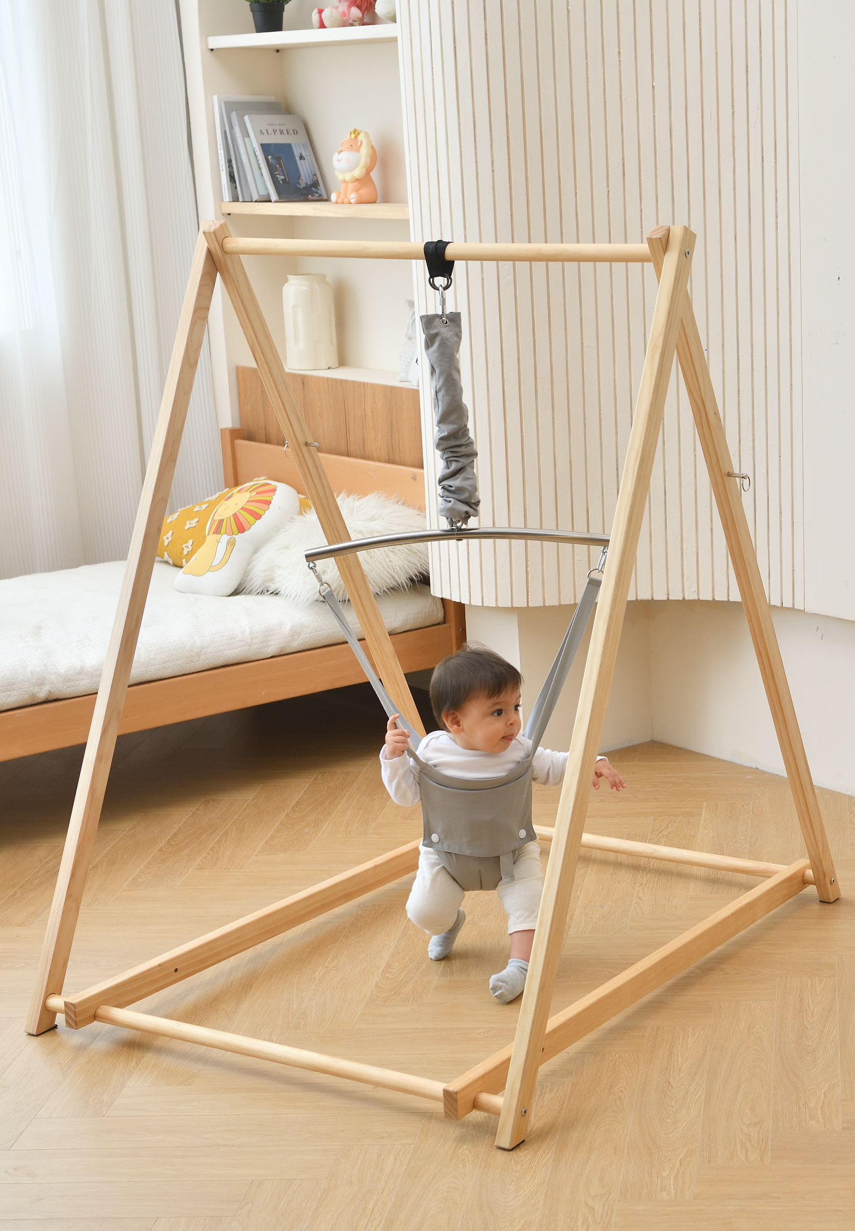 Tulip - Foldable Baby Bouncer with Harness Indoor Avenlur.com
