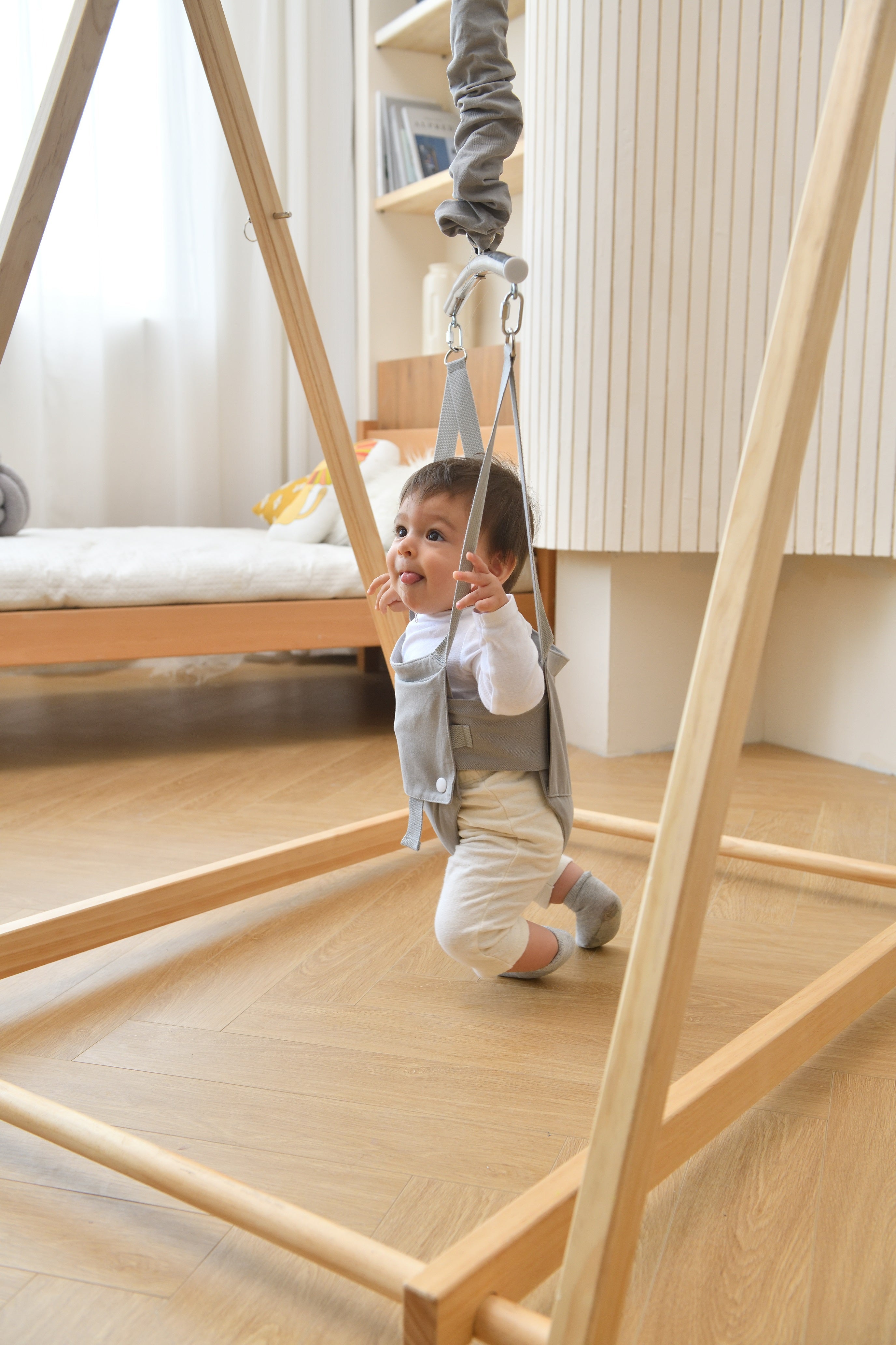 Tulip - Foldable Baby Bouncer with Harness Indoor Avenlur.com