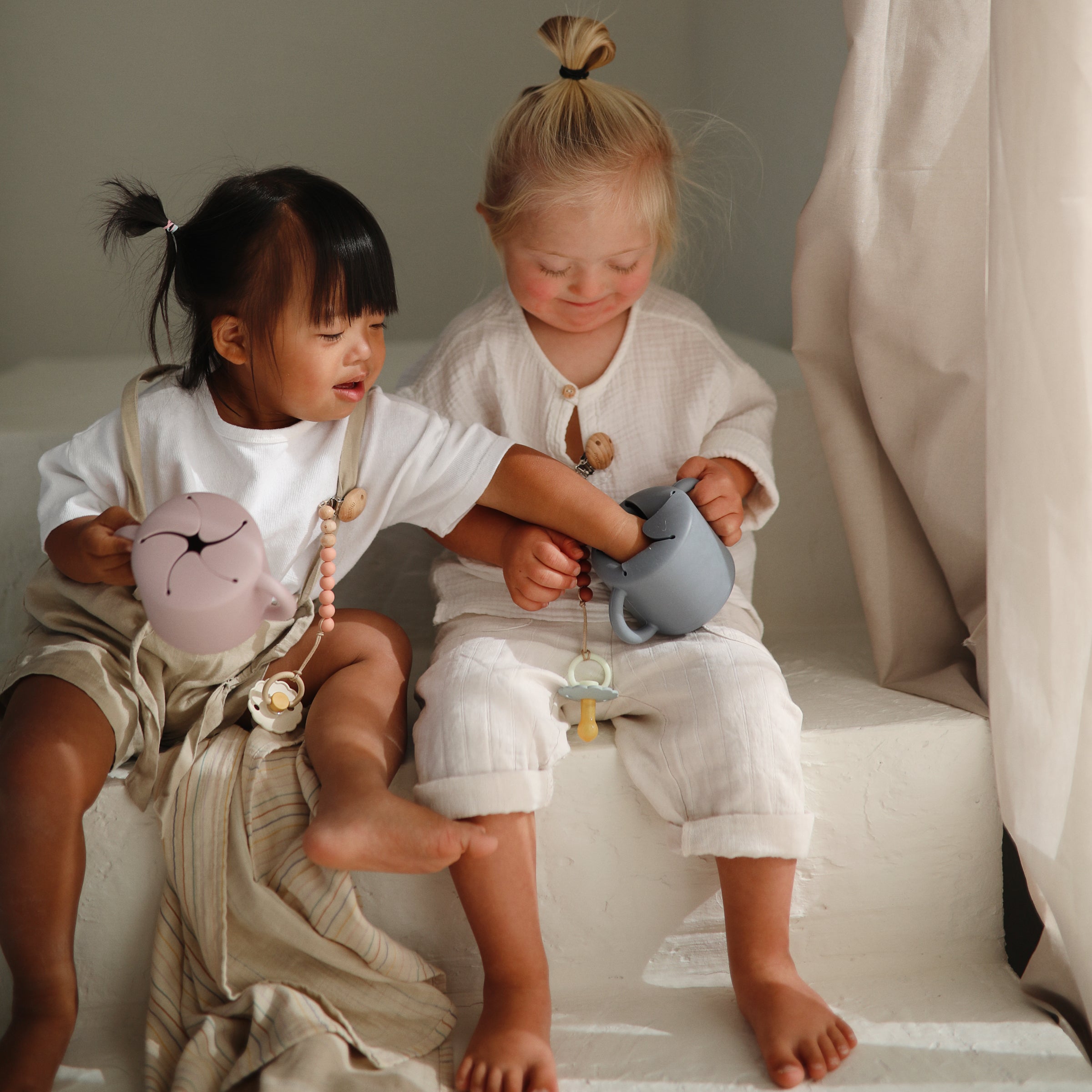 FRIGG Daisy Night Natural Rubber Pacifier 2-Pack FRIGG PACIFIERS Mushie