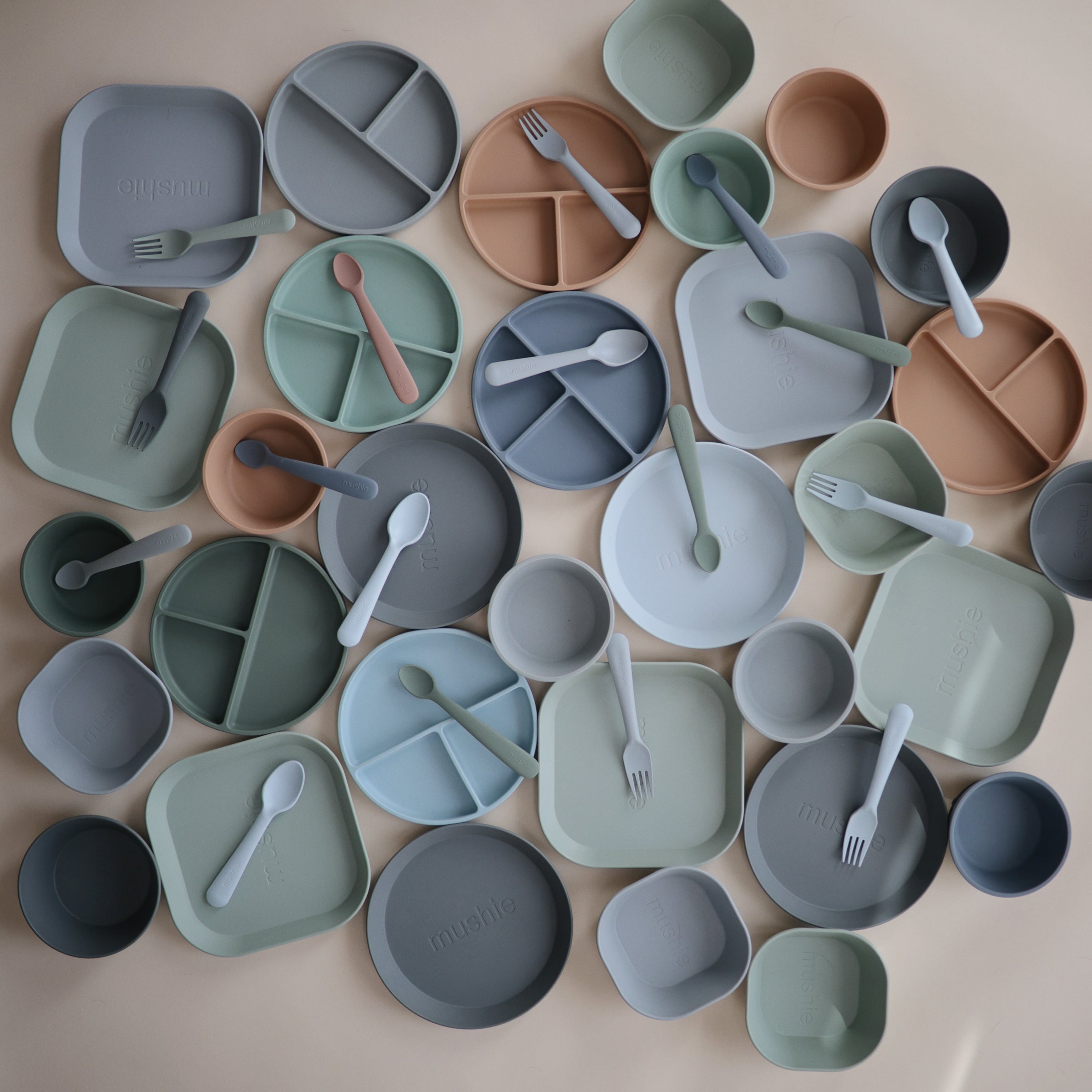 Round Dinnerware Plates, Set of 2 Dinnerware Mushie