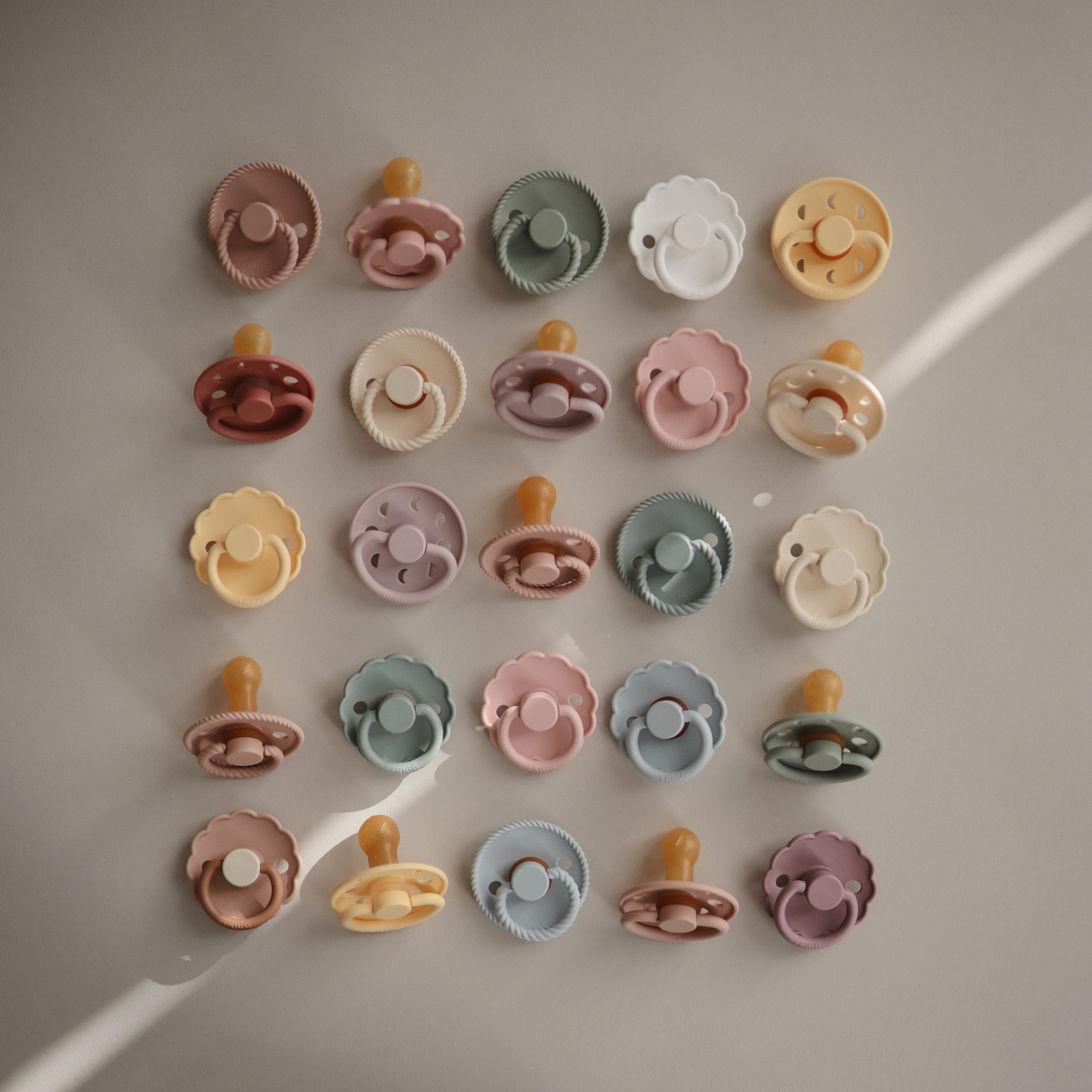 FRIGG Moon Natural Rubber Pacifier 2-Pack FRIGG PACIFIERS Mushie