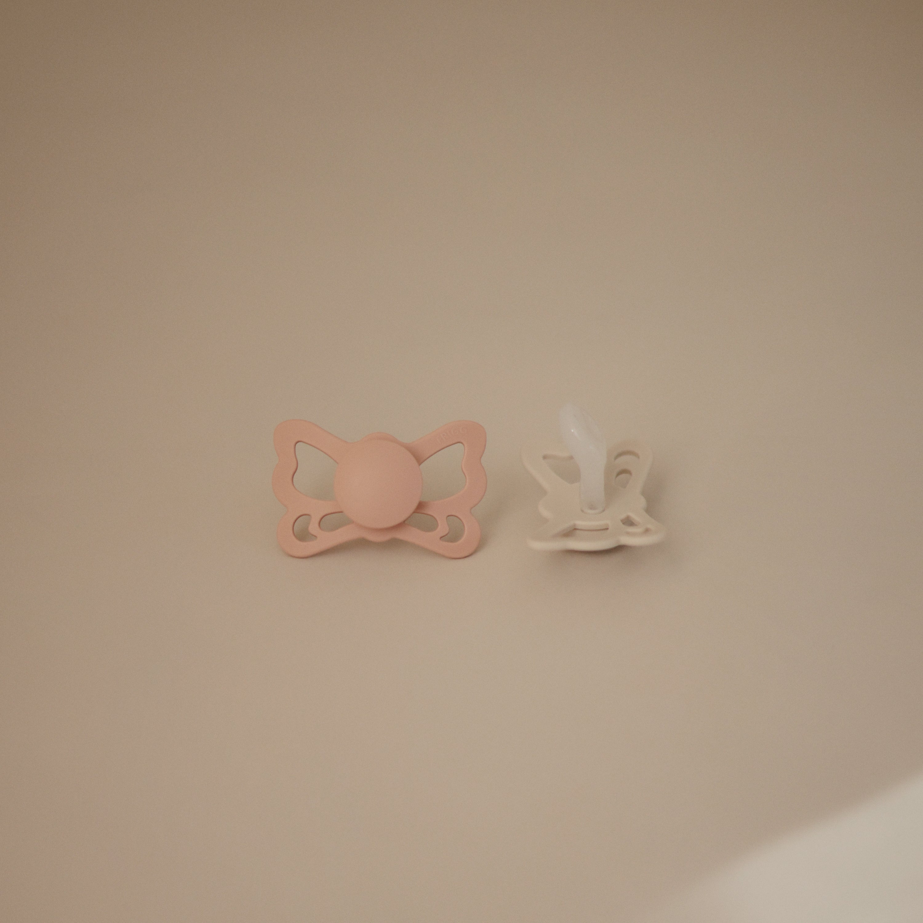 FRIGG Butterfly Anatomical Silicone Pacifier 2-Pack (6-18 Months) SILICONE FRIGG PACIFIERS Mushie