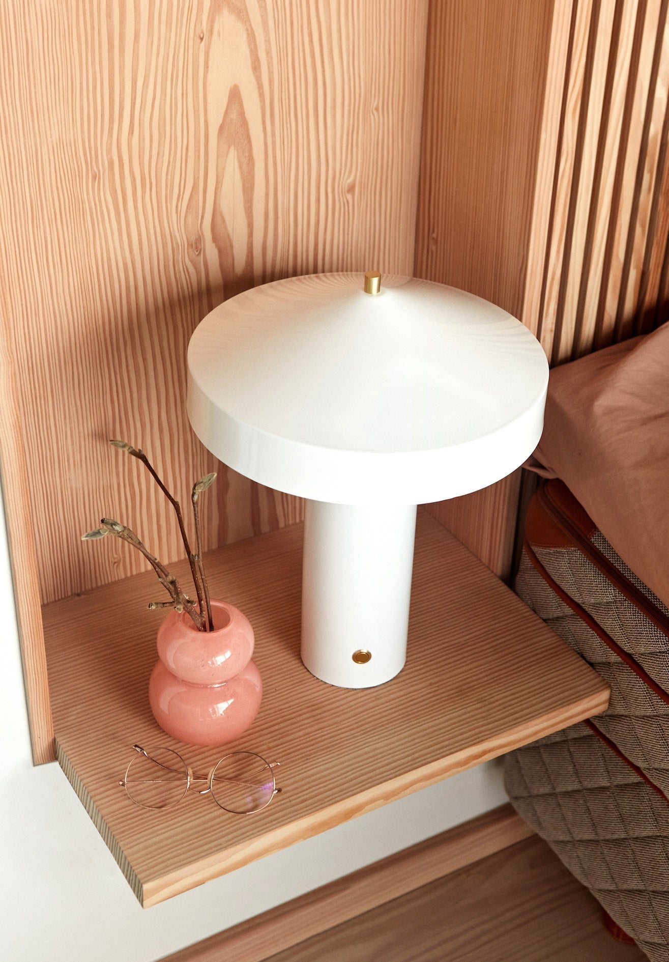 Hatto Table Lamp (EU) in White
