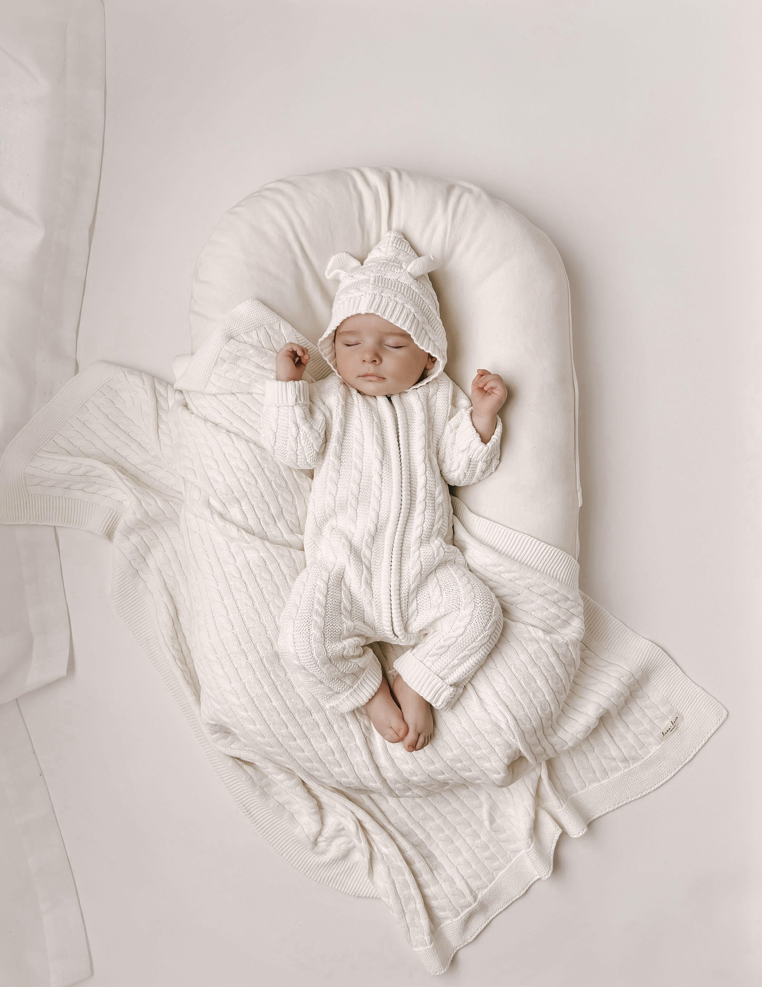 Luna + Luca Cable Knit Baby Blanket - White Luna + Luca