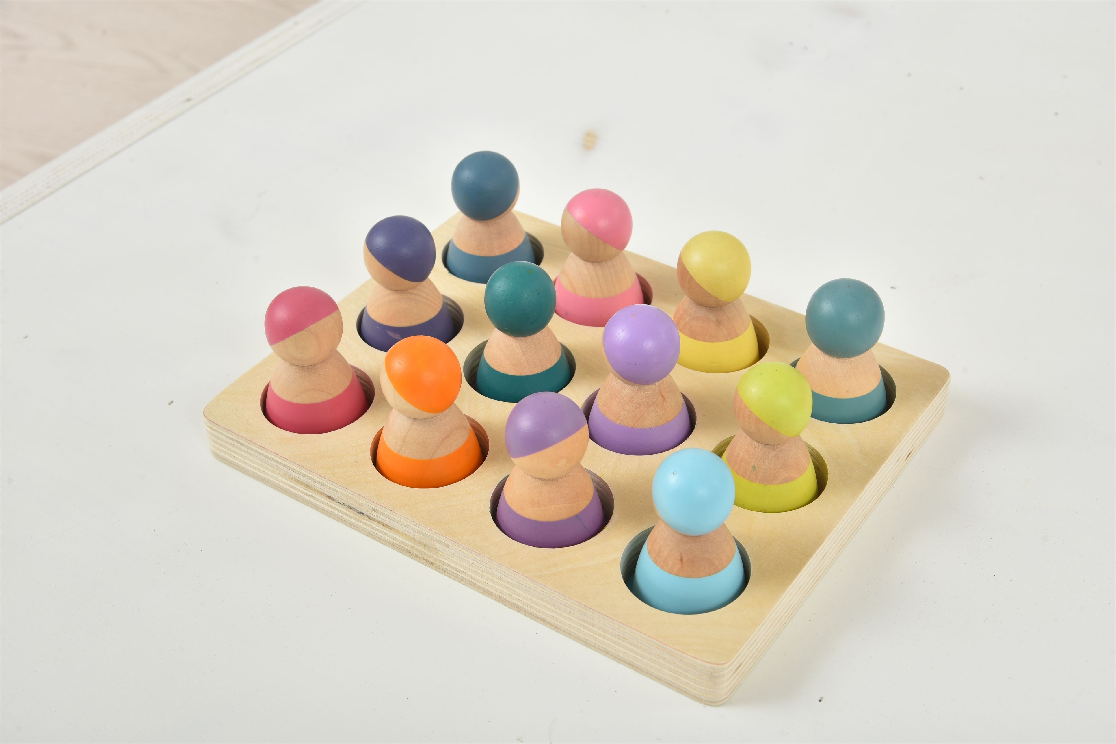 Wooden Rainbow Peg Dolls Figures 12 Piece Set Indoor Avenlur.com