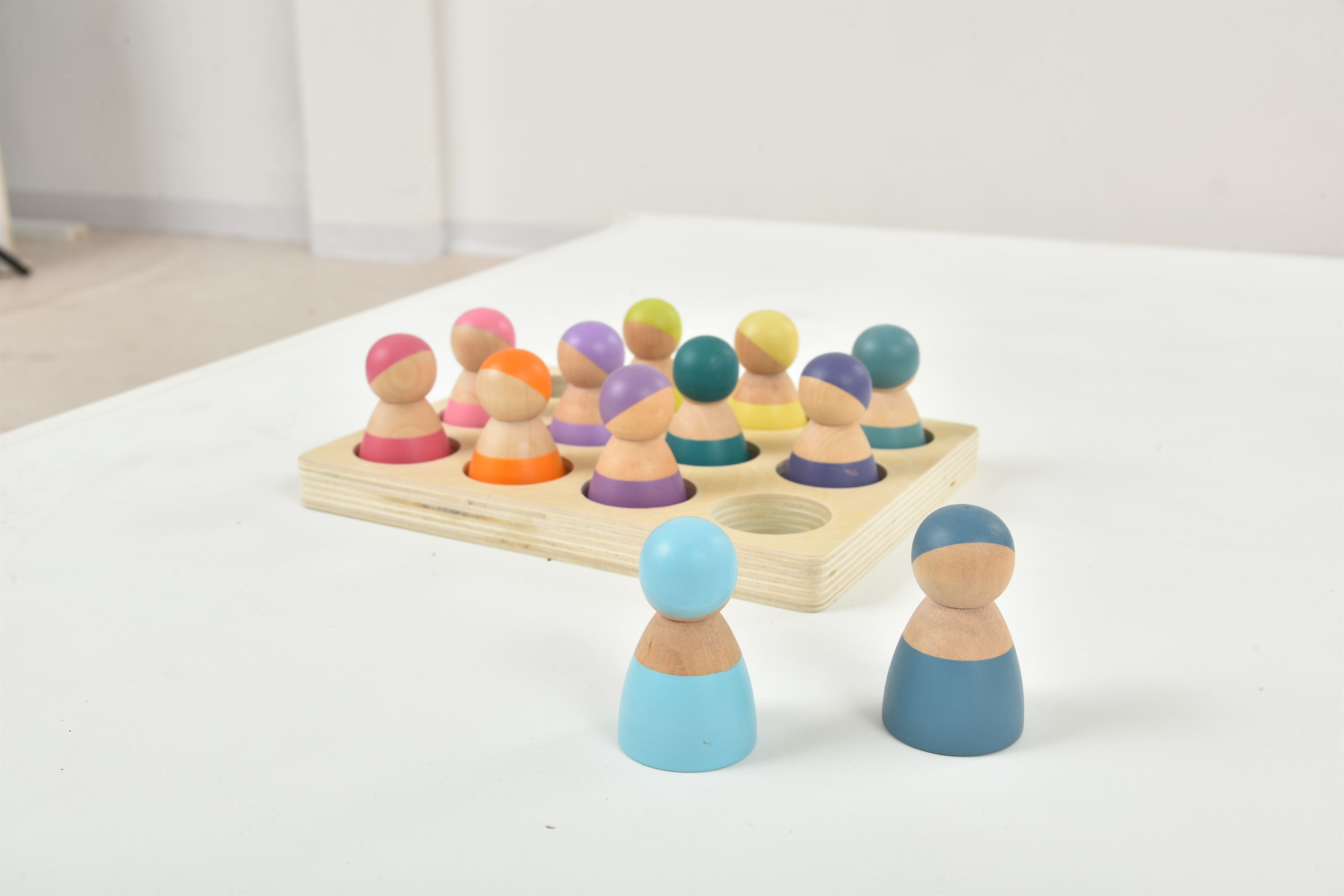 Wooden Rainbow Peg Dolls Figures 12 Piece Set Indoor Avenlur.com