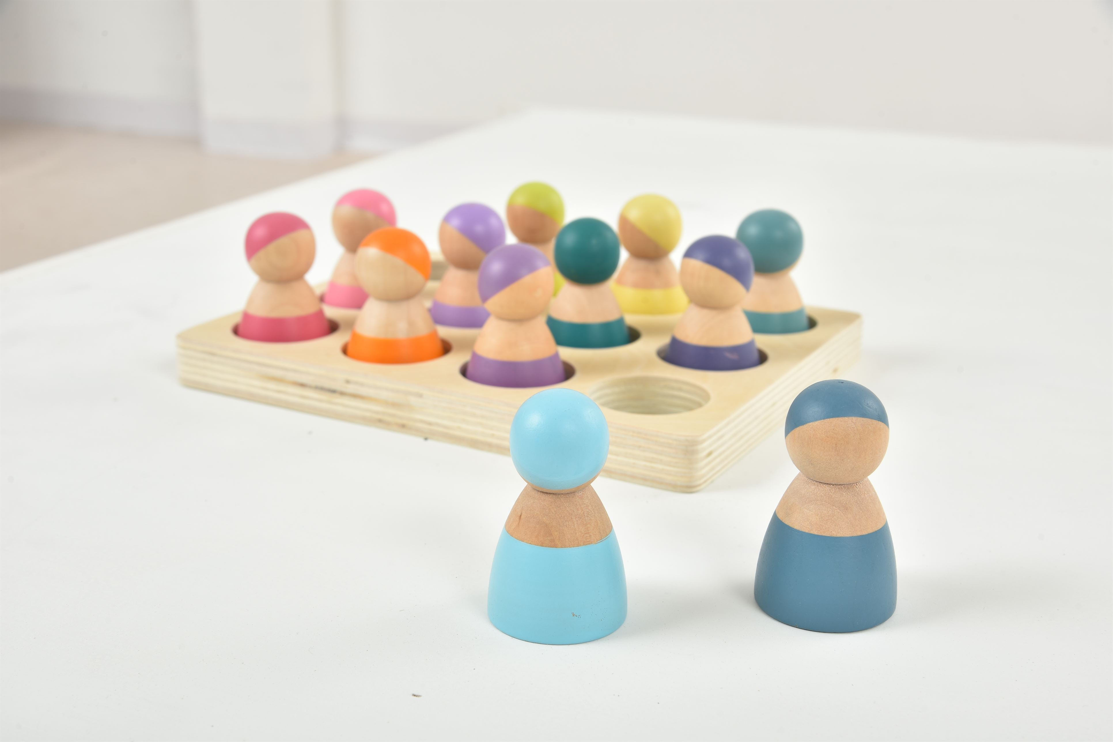 Wooden Rainbow Peg Dolls Figures 12 Piece Set Indoor Avenlur.com