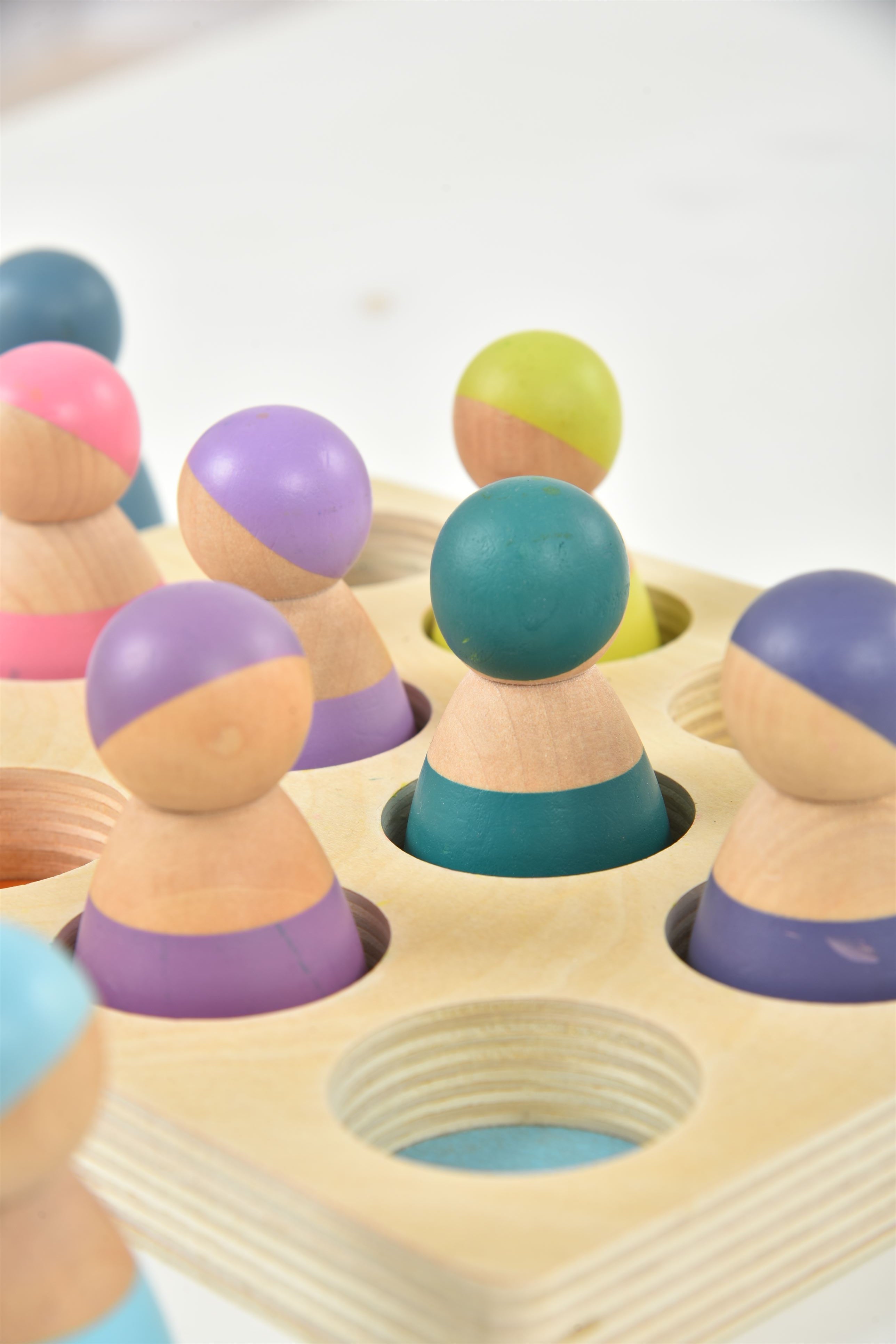 Wooden Rainbow Peg Dolls Figures 12 Piece Set Indoor Avenlur.com