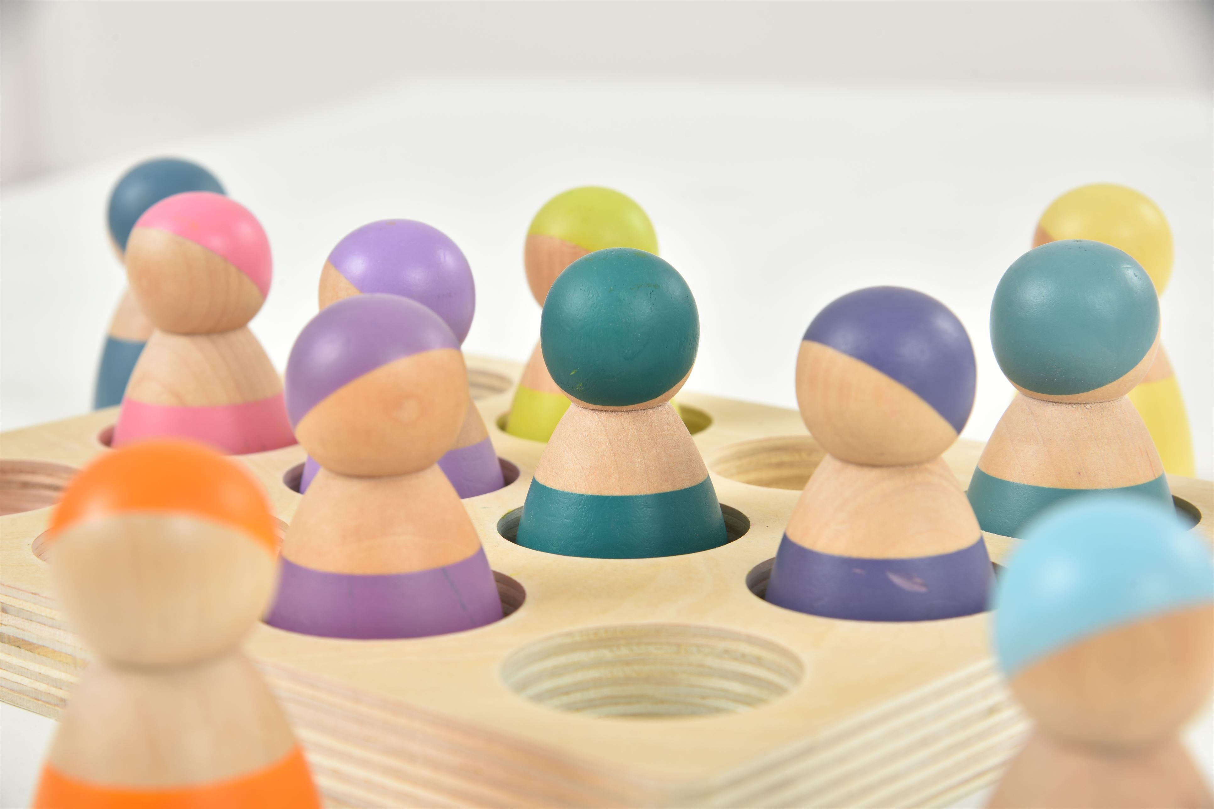 Wooden Rainbow Peg Dolls Figures 12 Piece Set Indoor Avenlur.com