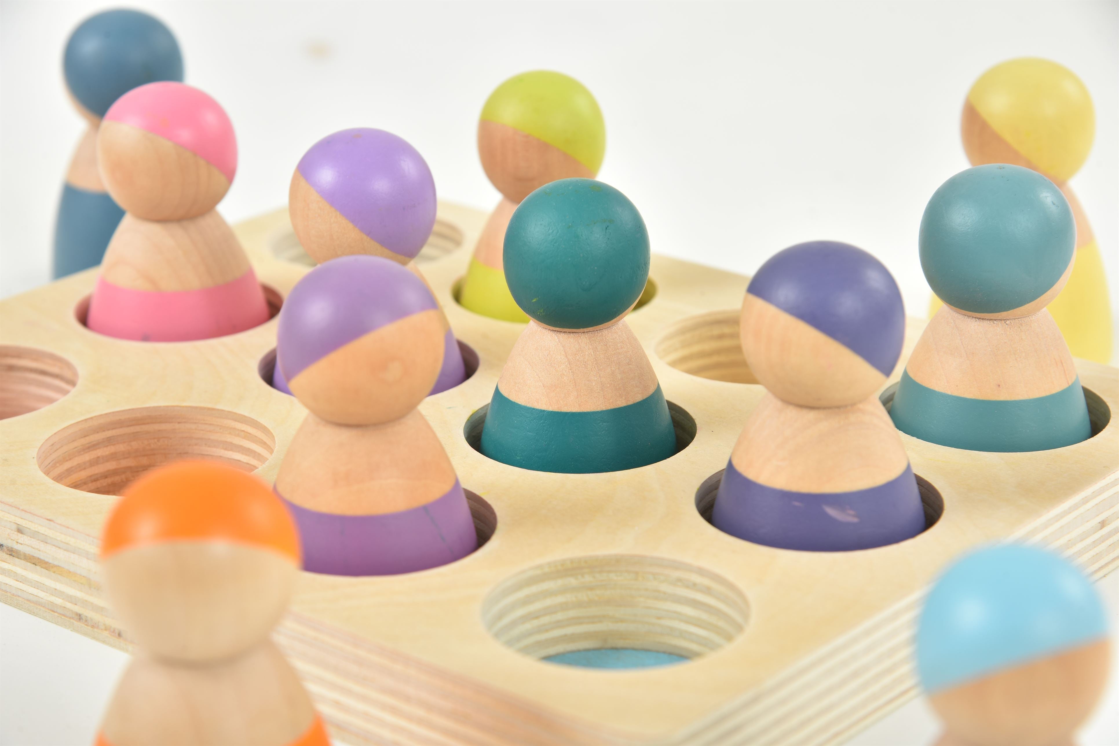 Wooden Rainbow Peg Dolls Figures 12 Piece Set Indoor Avenlur.com