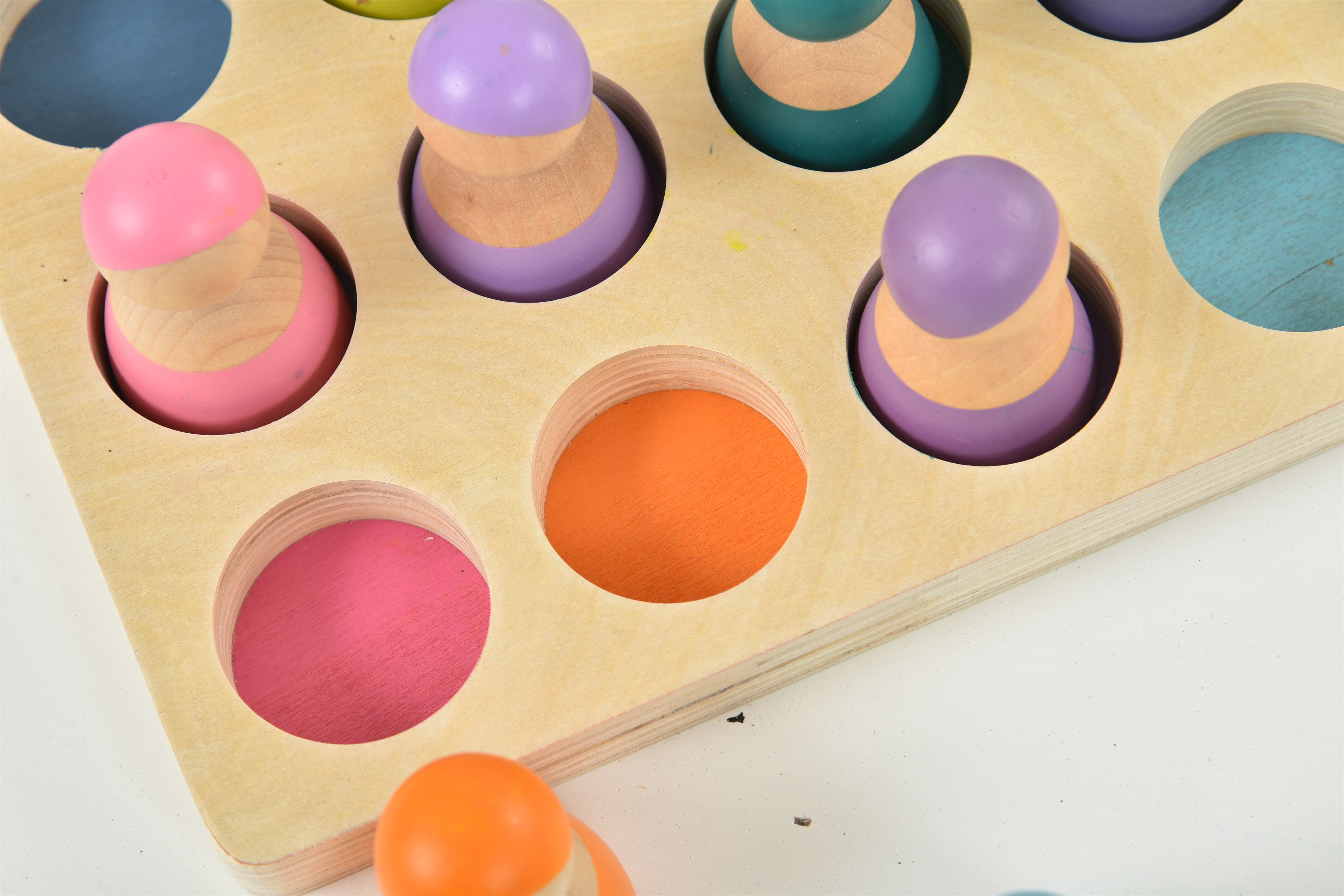 Wooden Rainbow Peg Dolls Figures 12 Piece Set Indoor Avenlur.com