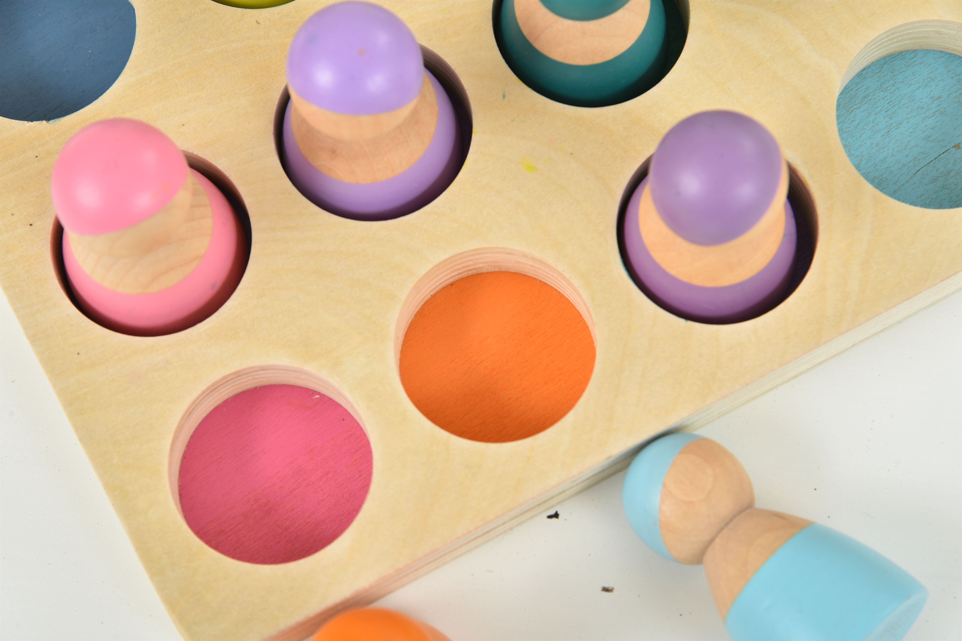 Wooden Rainbow Peg Dolls Figures 12 Piece Set Indoor Avenlur.com