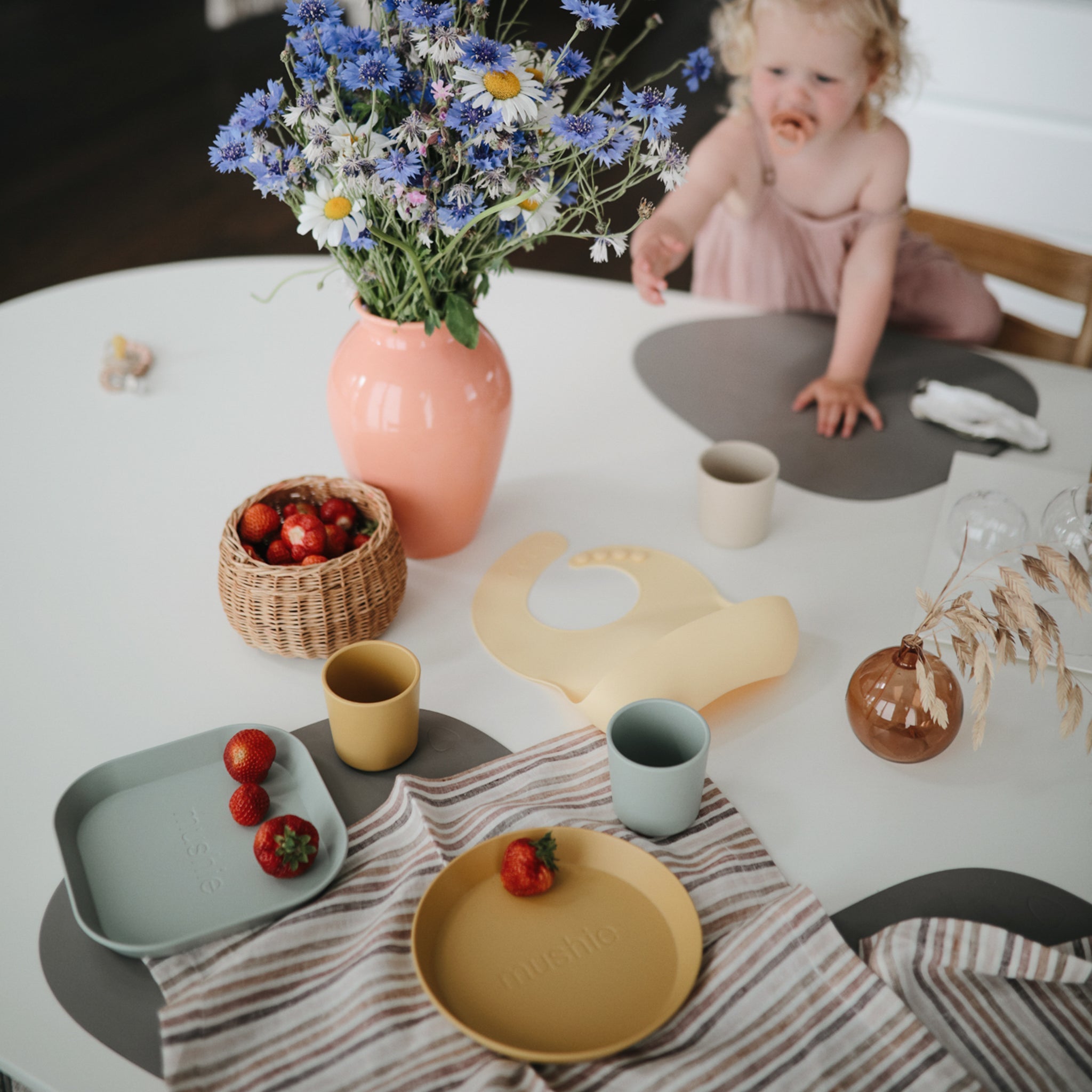 Round Dinnerware Plates, Set of 2 Dinnerware Mushie