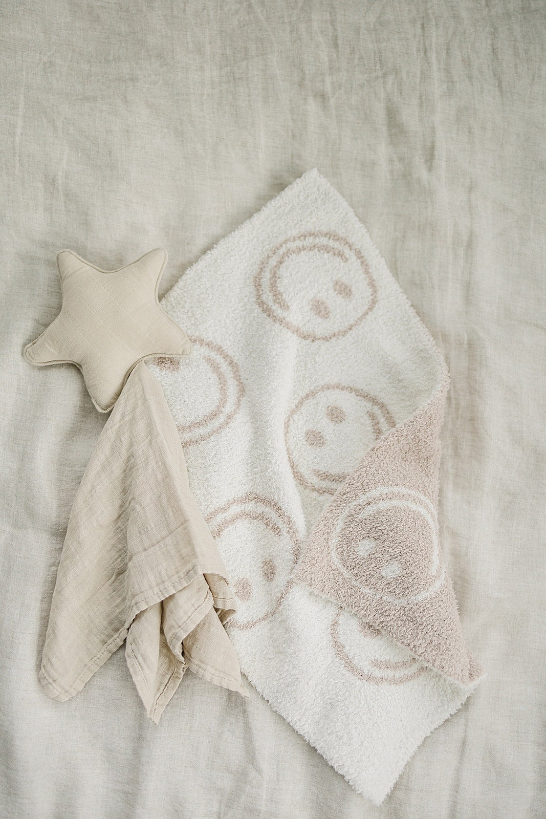 Smiley Taupe Plush Blanket Mebie Baby