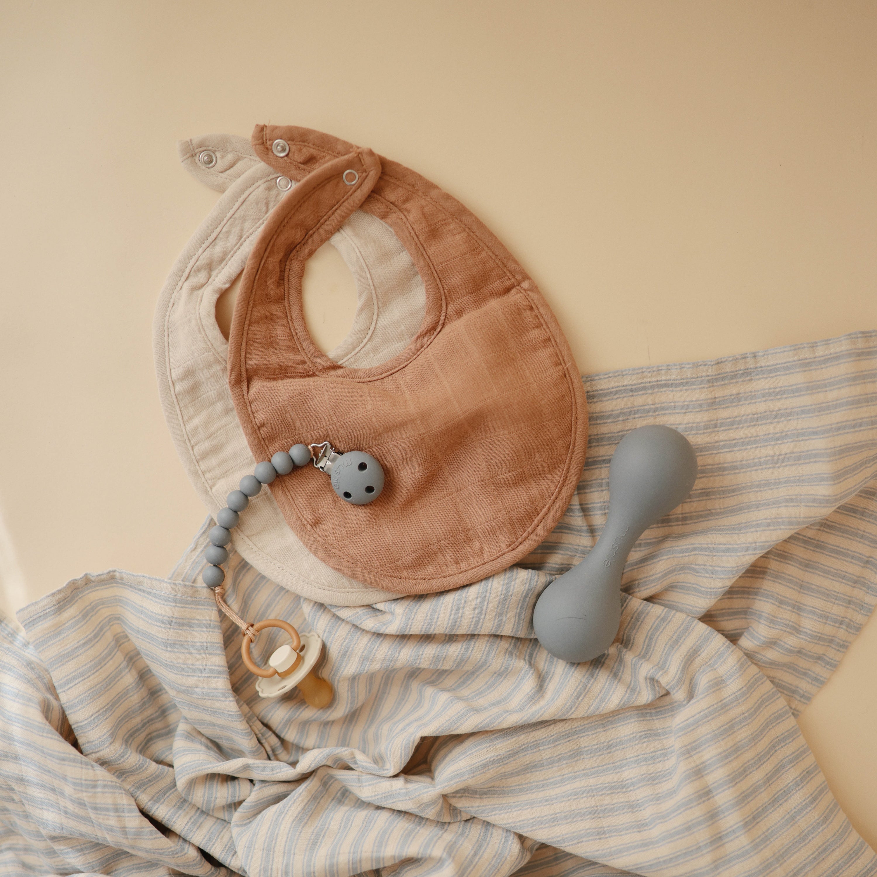 Muslin Bib 2-Pack Muslin Bib Mushie