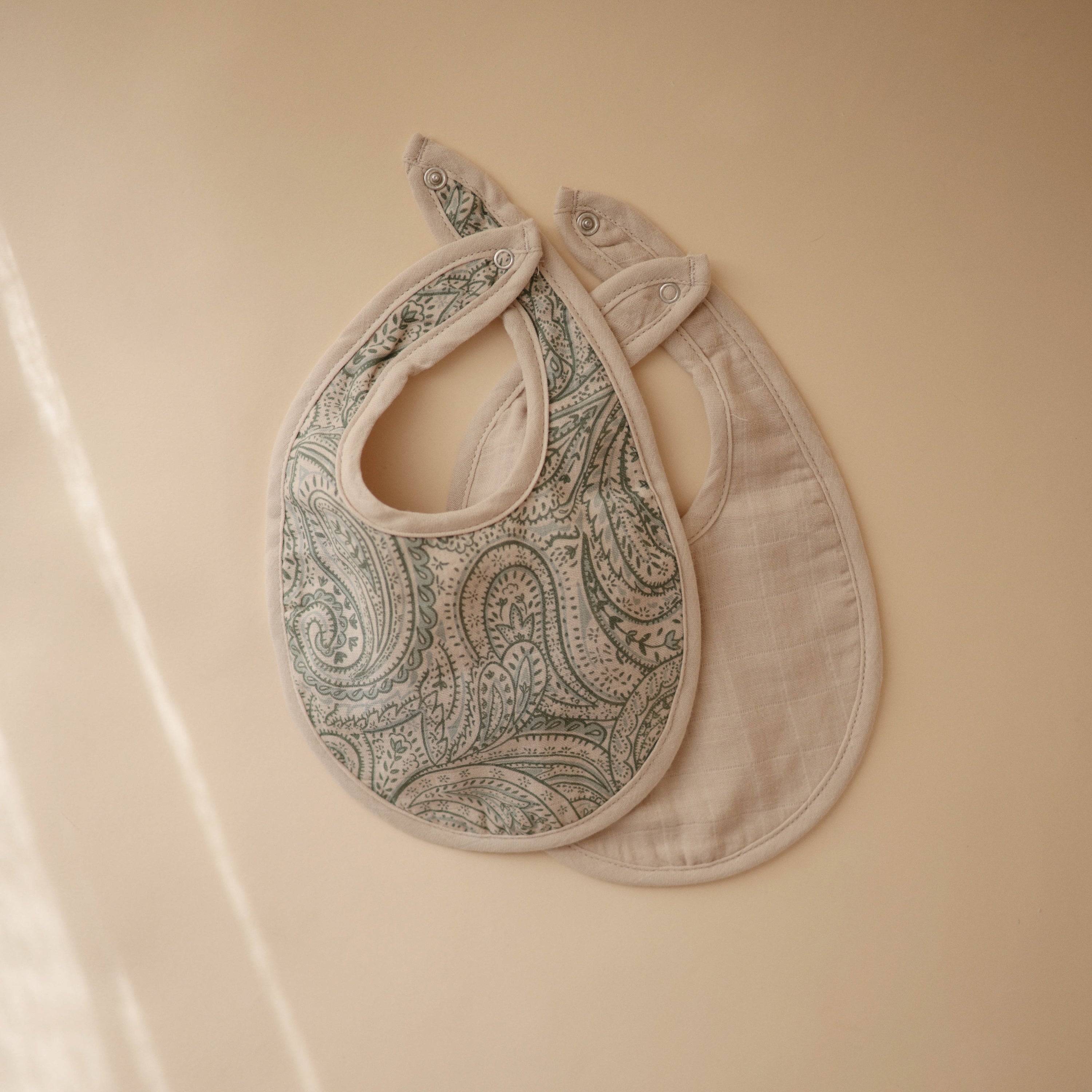 Muslin Bib 2-Pack Muslin Bib Mushie
