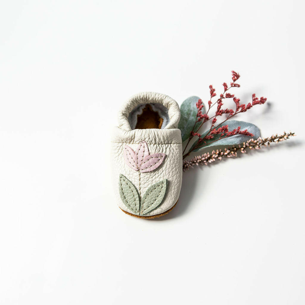 Tulip on Milk Leather Shoes Moccs Baby and Toddler Baby Shoes Starry Knight Design
