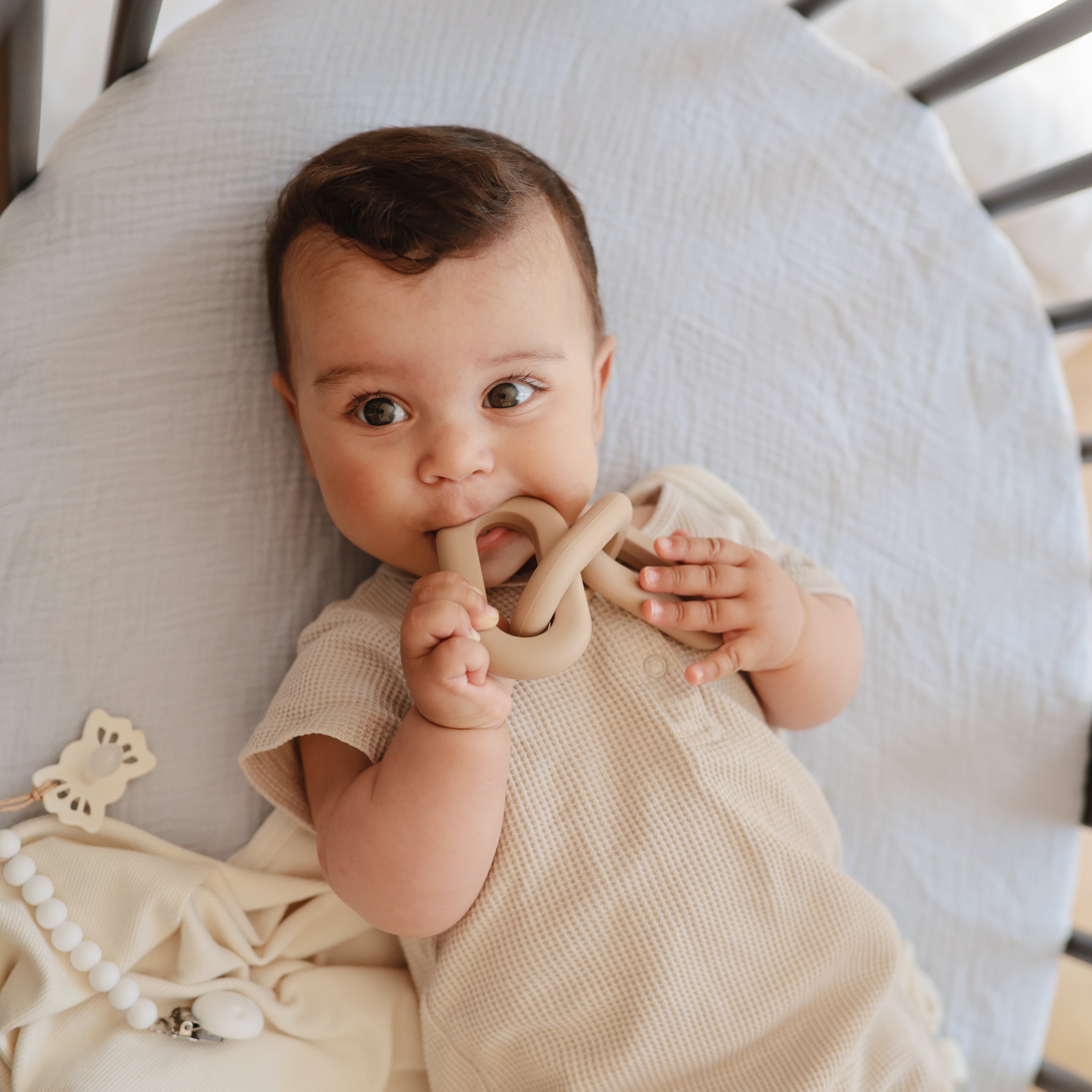 Links Teether teether Mushie