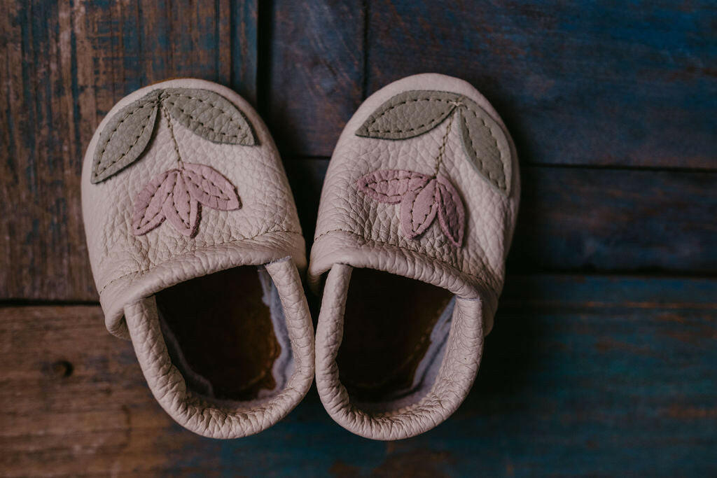 Tulip on Milk Leather Shoes Moccs Baby and Toddler Baby Shoes Starry Knight Design