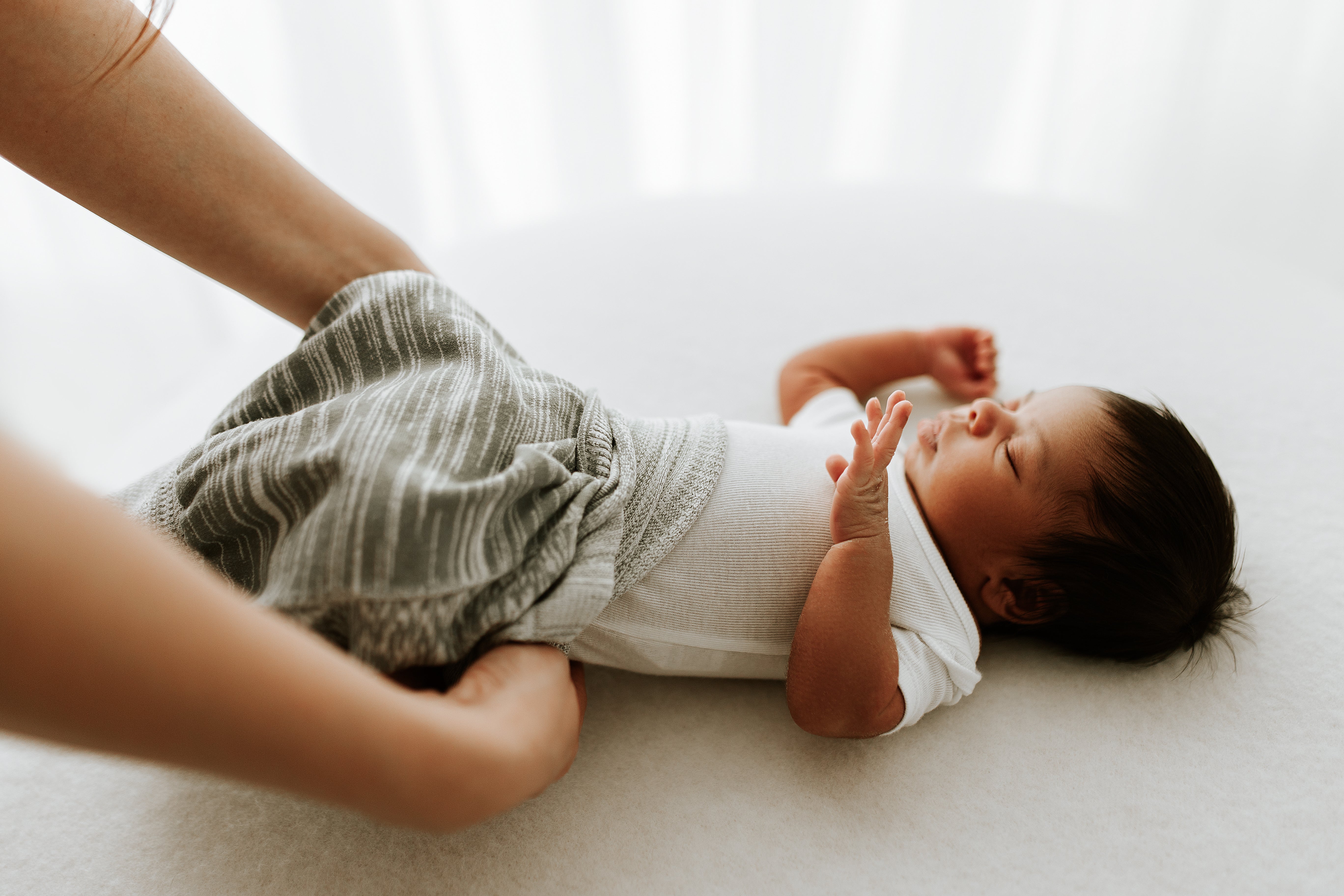 swaddling baby sleep sack and swaddles