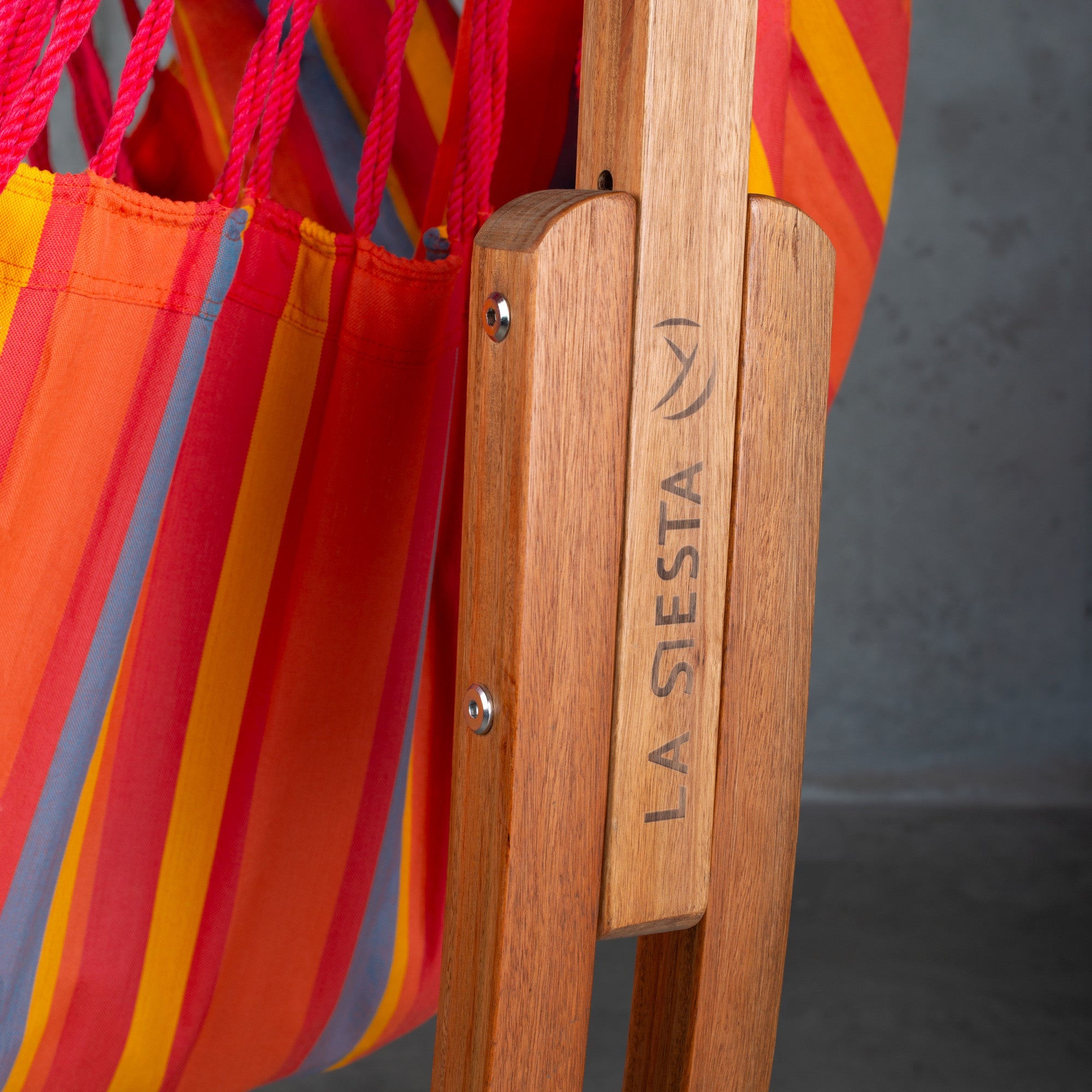 Udine Outdoor Toucan - Weather-Resistant Hammock Chair with FSC® certified Eucalyptus Stand