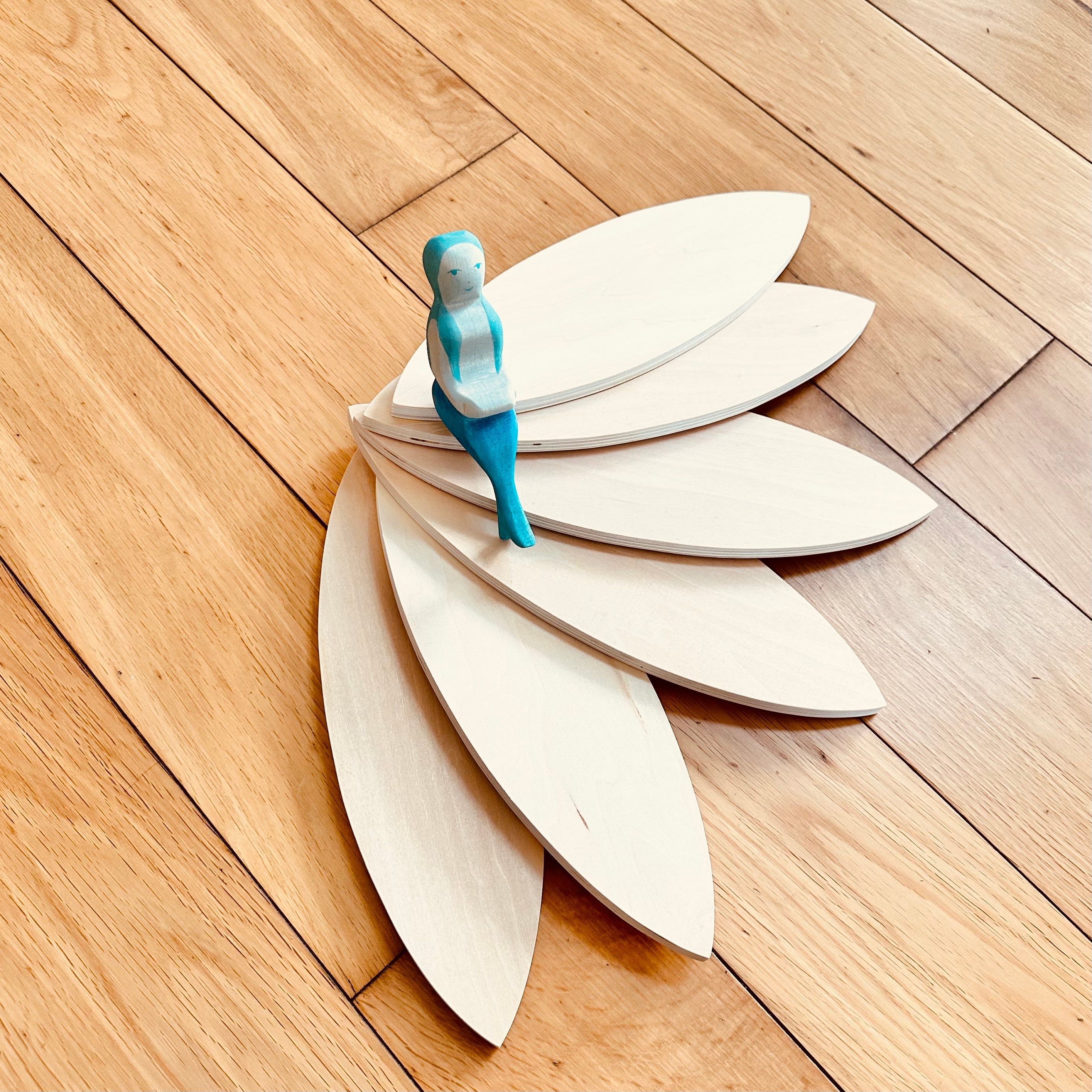 **Pre-order (Ships in 2-3 Weeks)**24 Pcs Natural Wooden Petal Mandala Platforms with Storage Tray