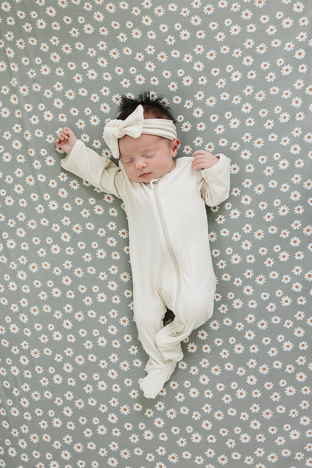 Light Green Daisy Bamboo Stretch Crib Sheet Mebie Baby