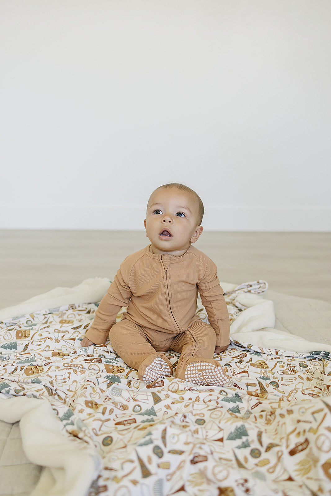 Latte Ribbed Bamboo Zipper Mebie Baby