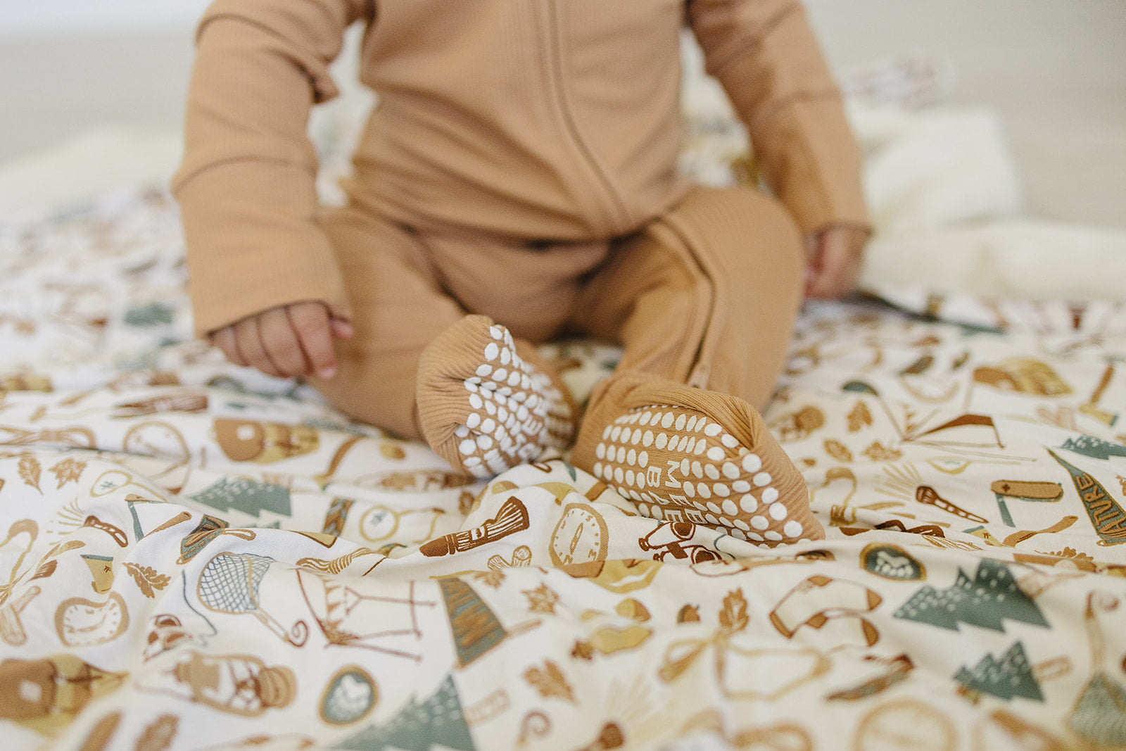 Latte Ribbed Bamboo Zipper Mebie Baby