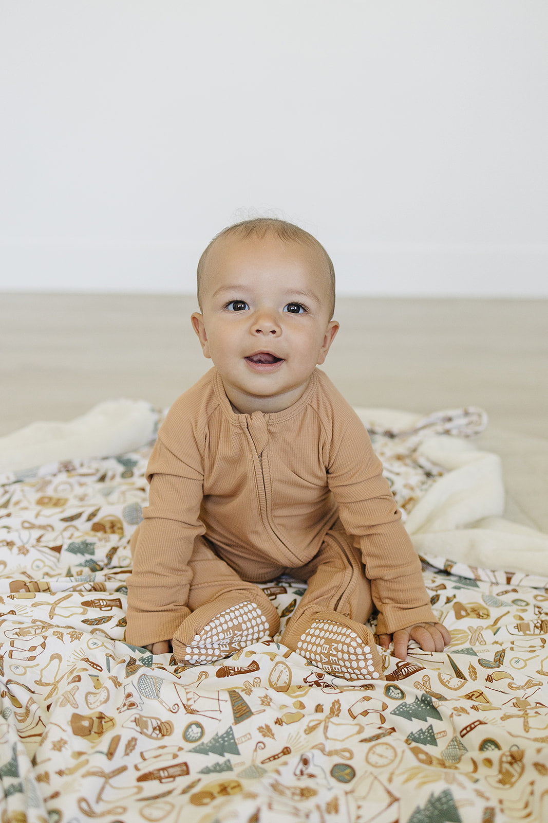 Latte Ribbed Bamboo Zipper Mebie Baby