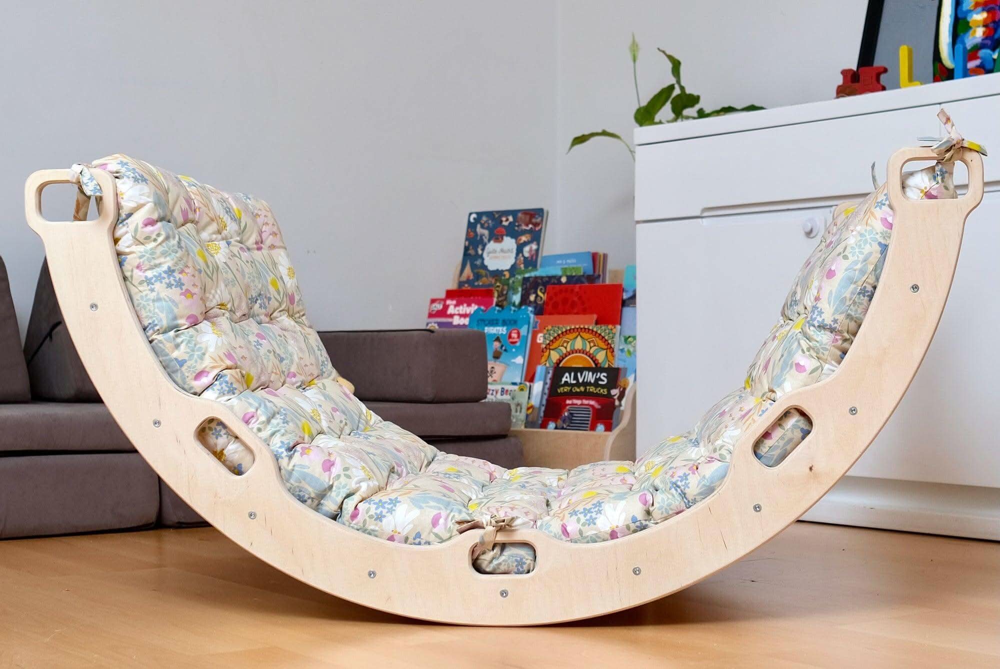Climbing Arch / Rocker with Spring Pattern Pillow