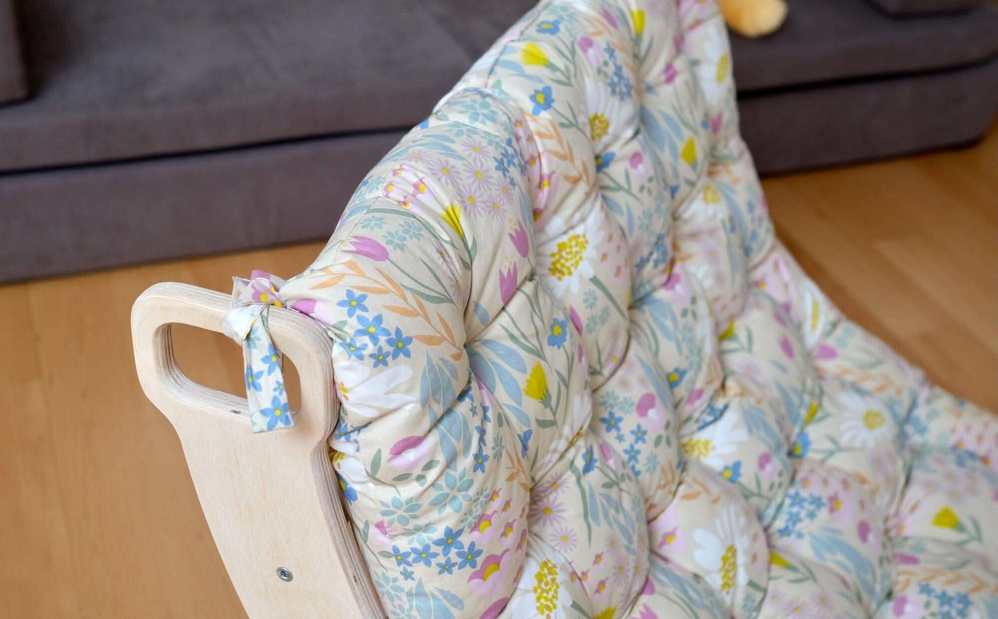 Climbing Arch / Rocker with Spring Pattern Pillow