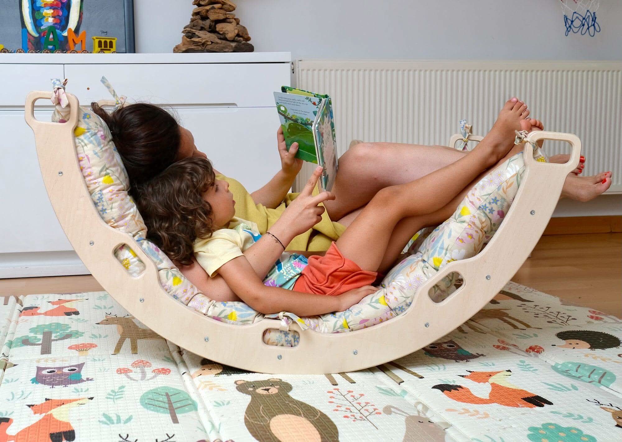 Climbing Arch / Rocker with Spring Pattern Pillow