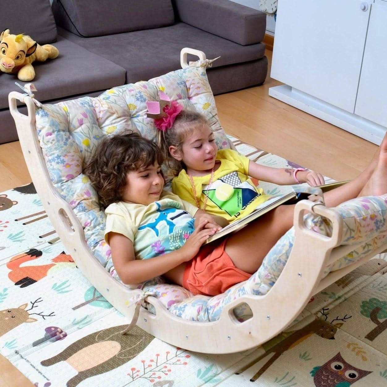 Climbing Arch / Rocker with Spring Pattern Pillow