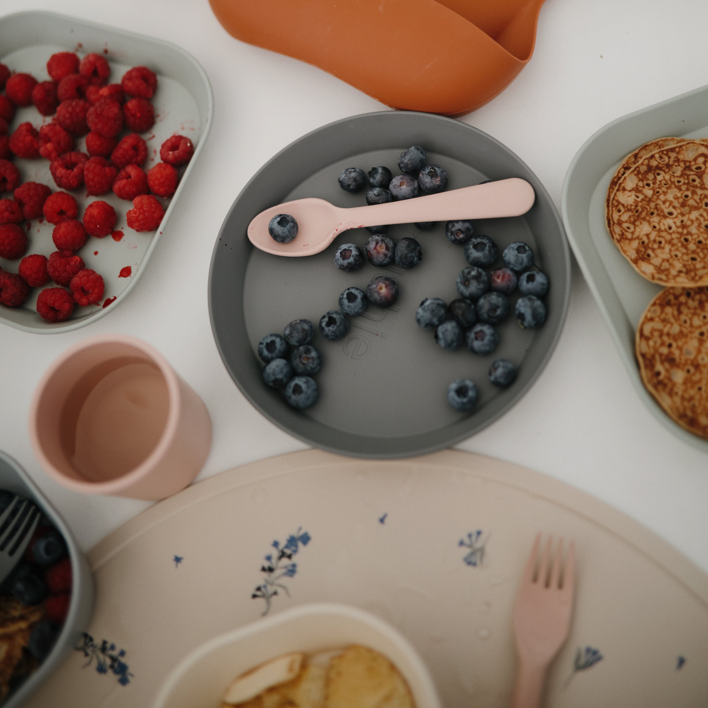 Round Dinnerware Plates, Set of 2 Dinnerware Mushie
